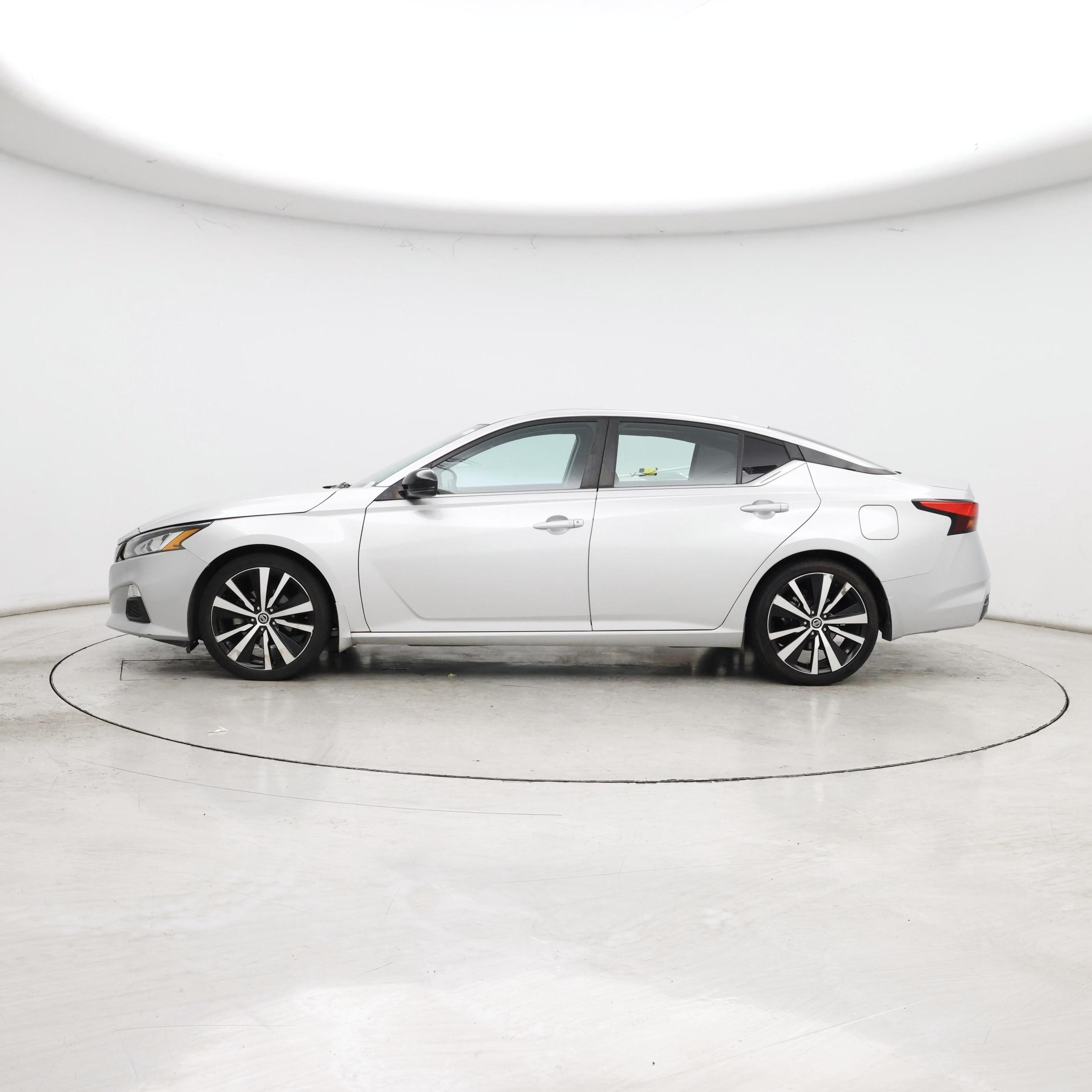 Thumbnail: 2020 Nissan Altima - 3