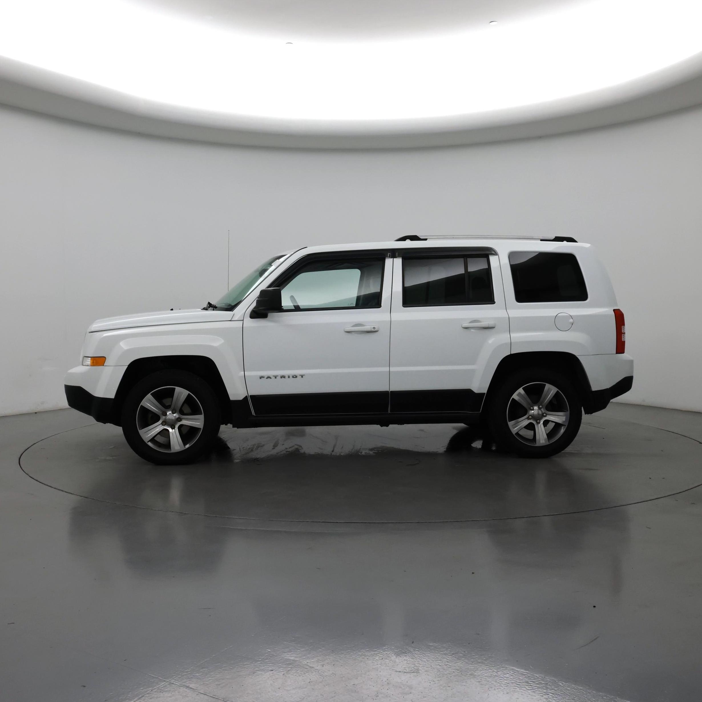 Thumbnail: 2017 Jeep Patriot - 3