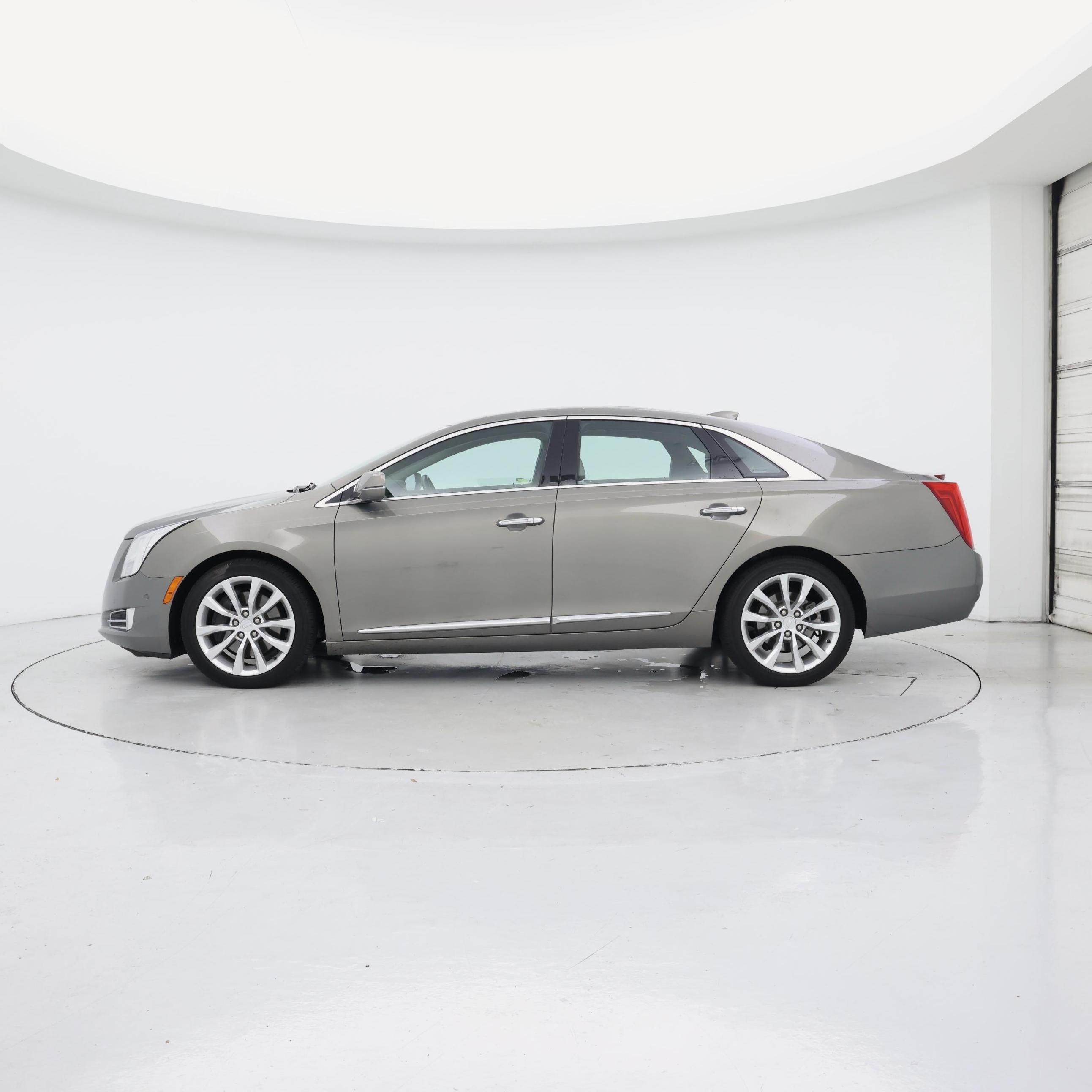 Thumbnail: 2017 Cadillac XTS - 3