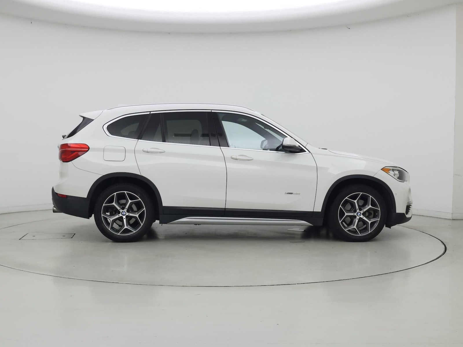 2017 BMW X1 28i - Photo 8