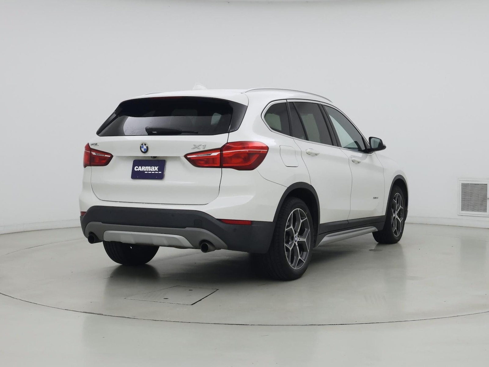2017 BMW X1 28i - Photo 9