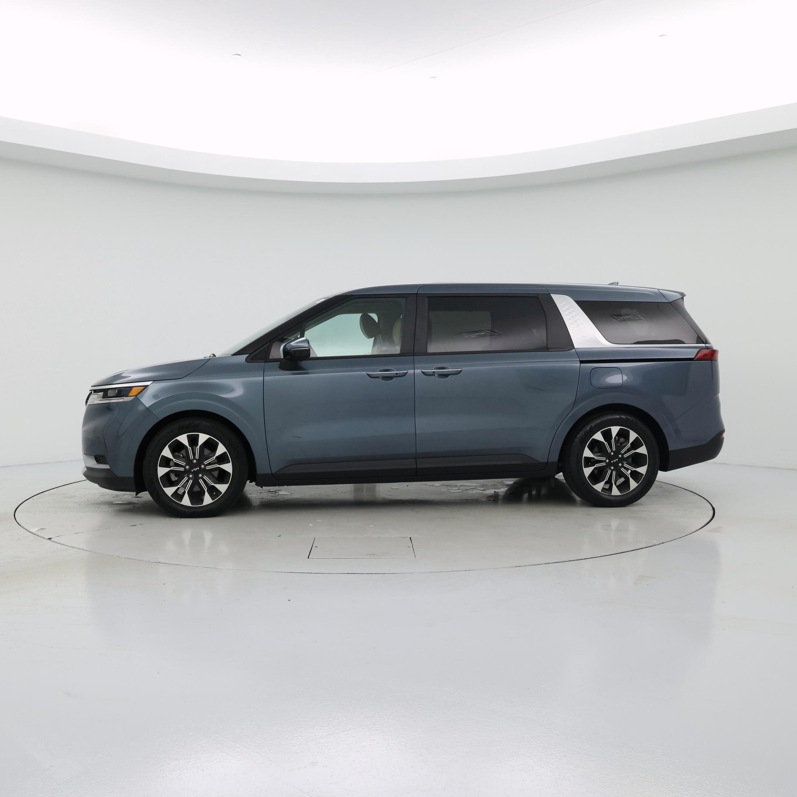 Thumbnail: 2024 Kia Carnival - 3