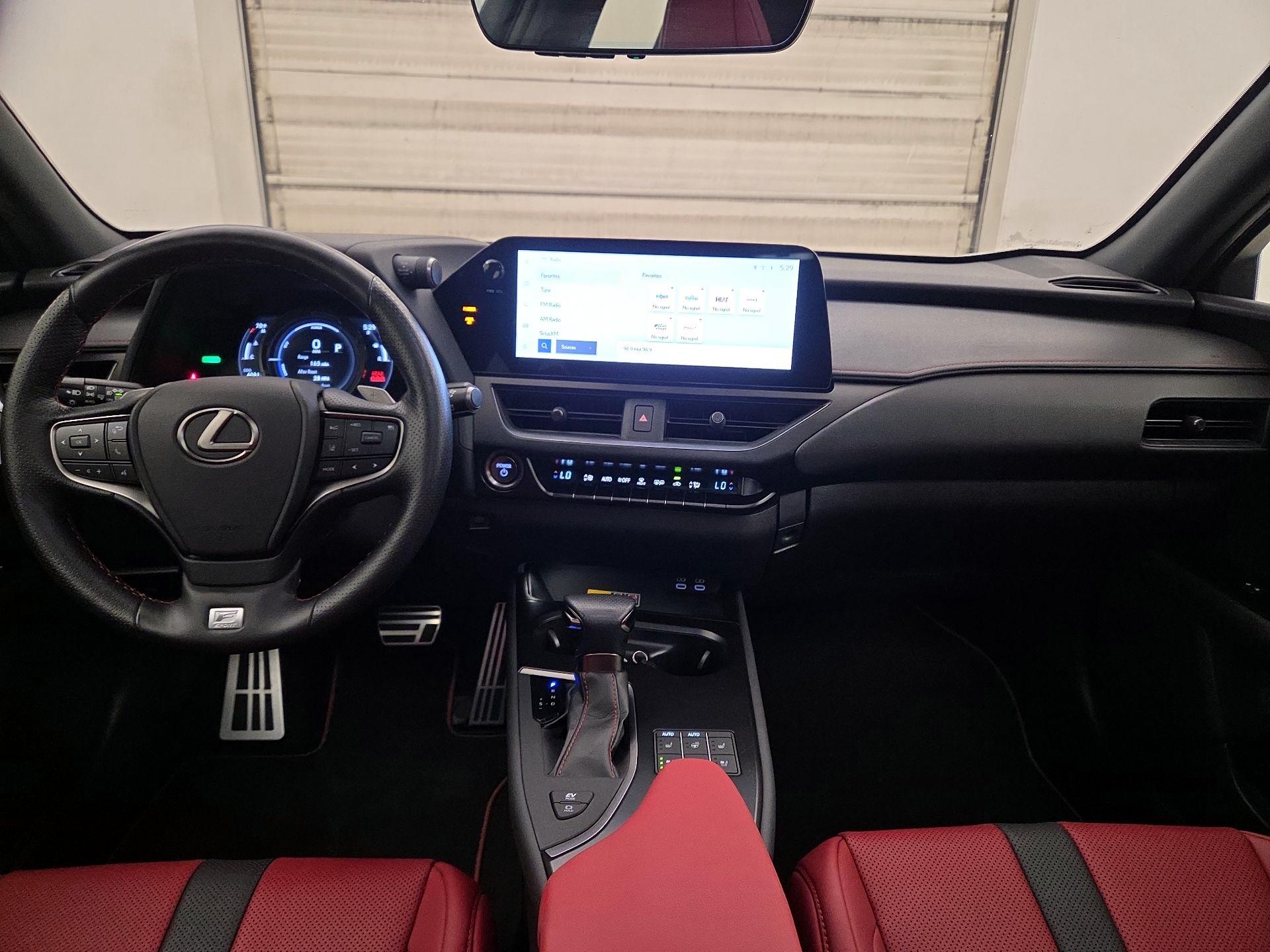 Thumbnail: 2023 Lexus UX - 9