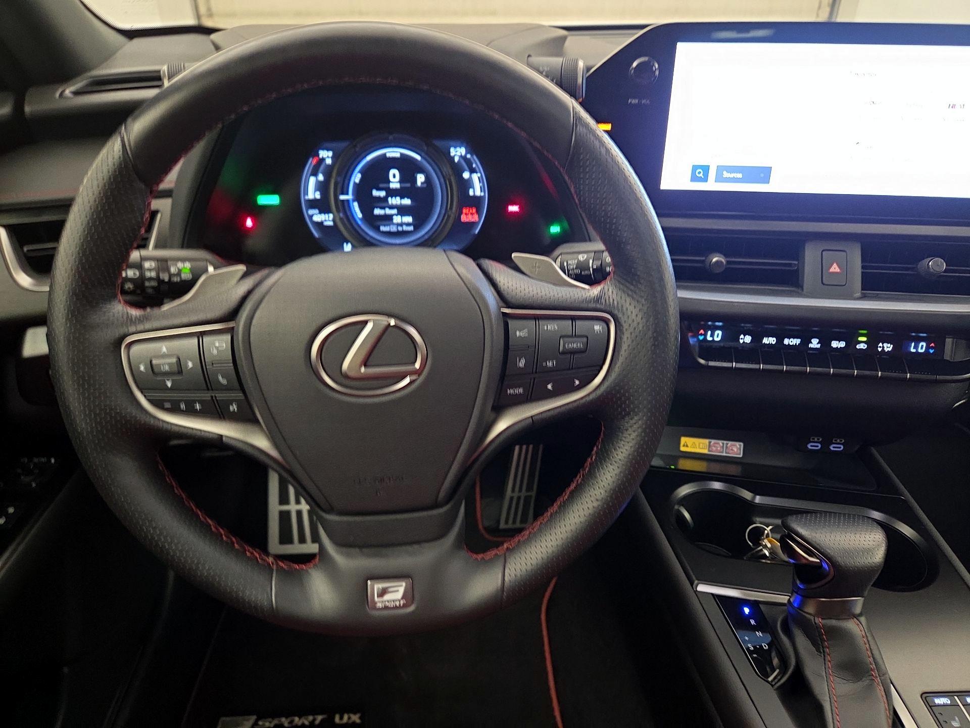 Thumbnail: 2023 Lexus UX - 10