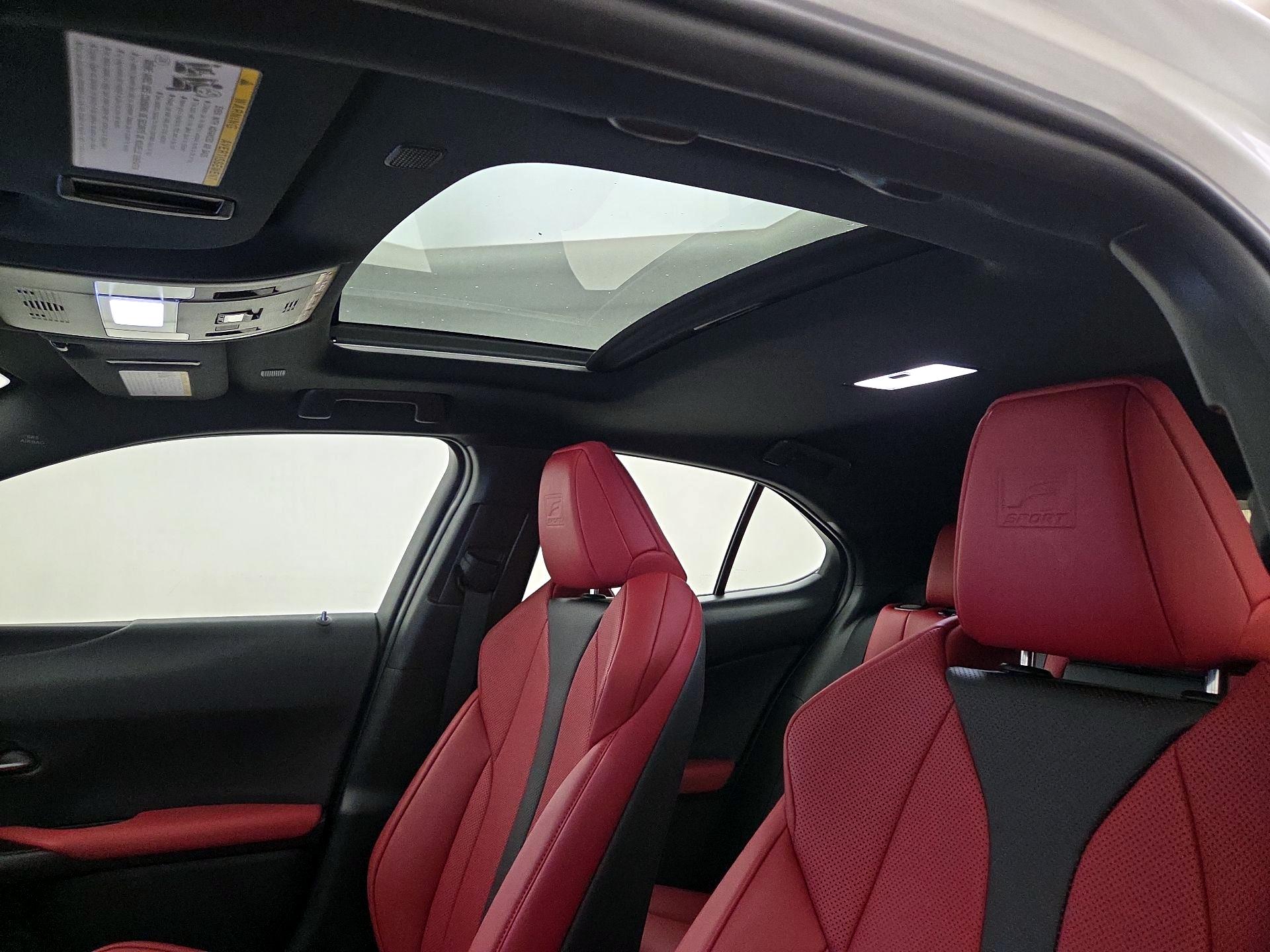 Thumbnail: 2023 Lexus UX - 19