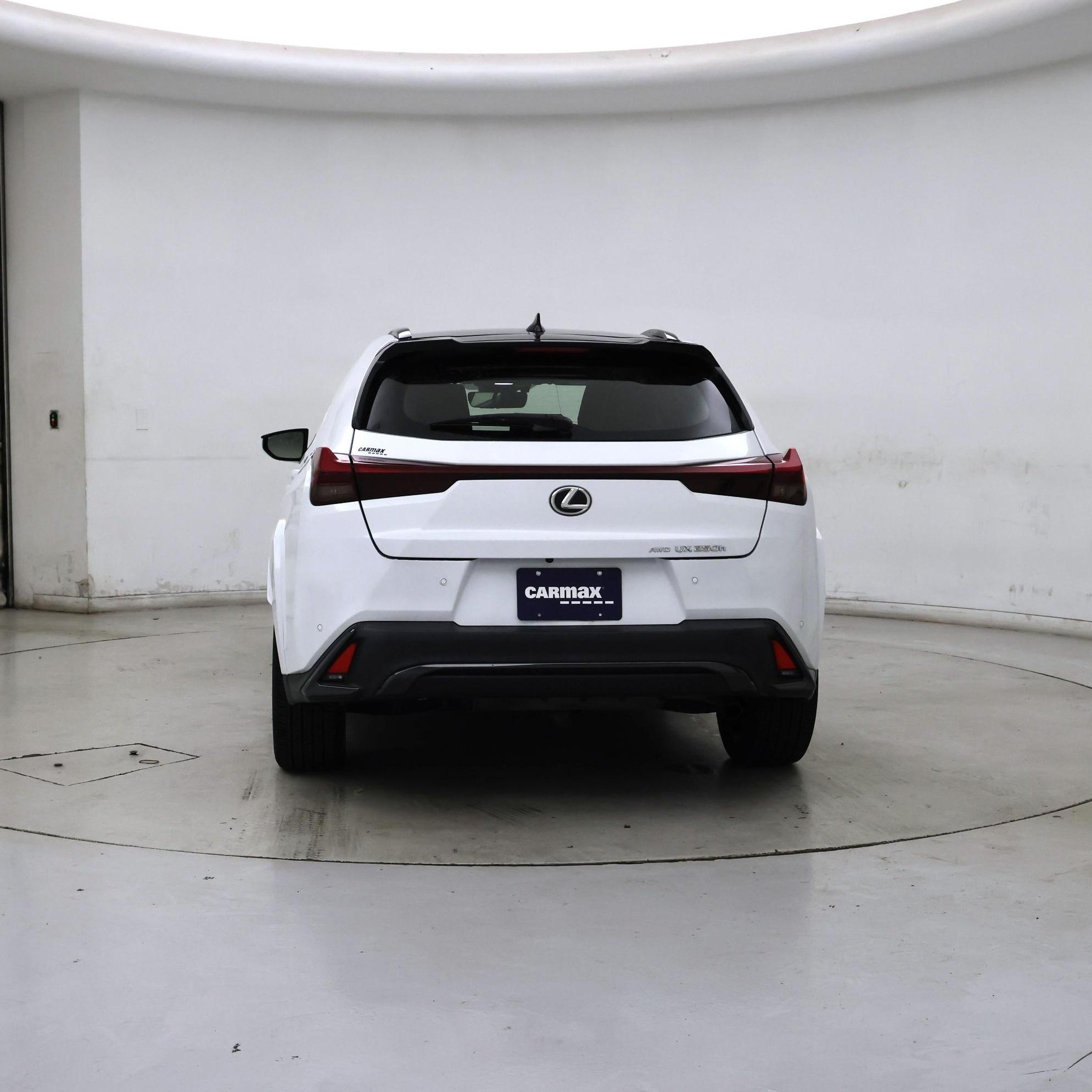 Thumbnail: 2023 Lexus UX - 6