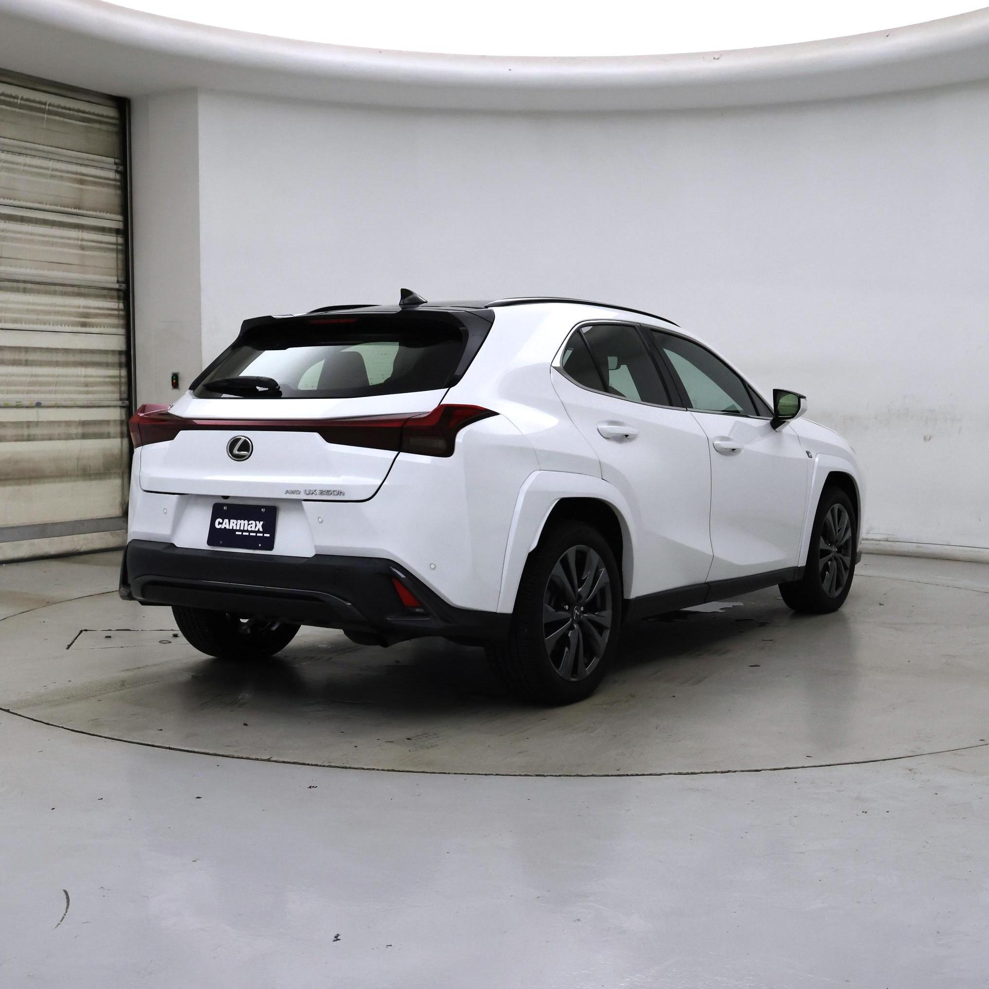 Thumbnail: 2023 Lexus UX - 8