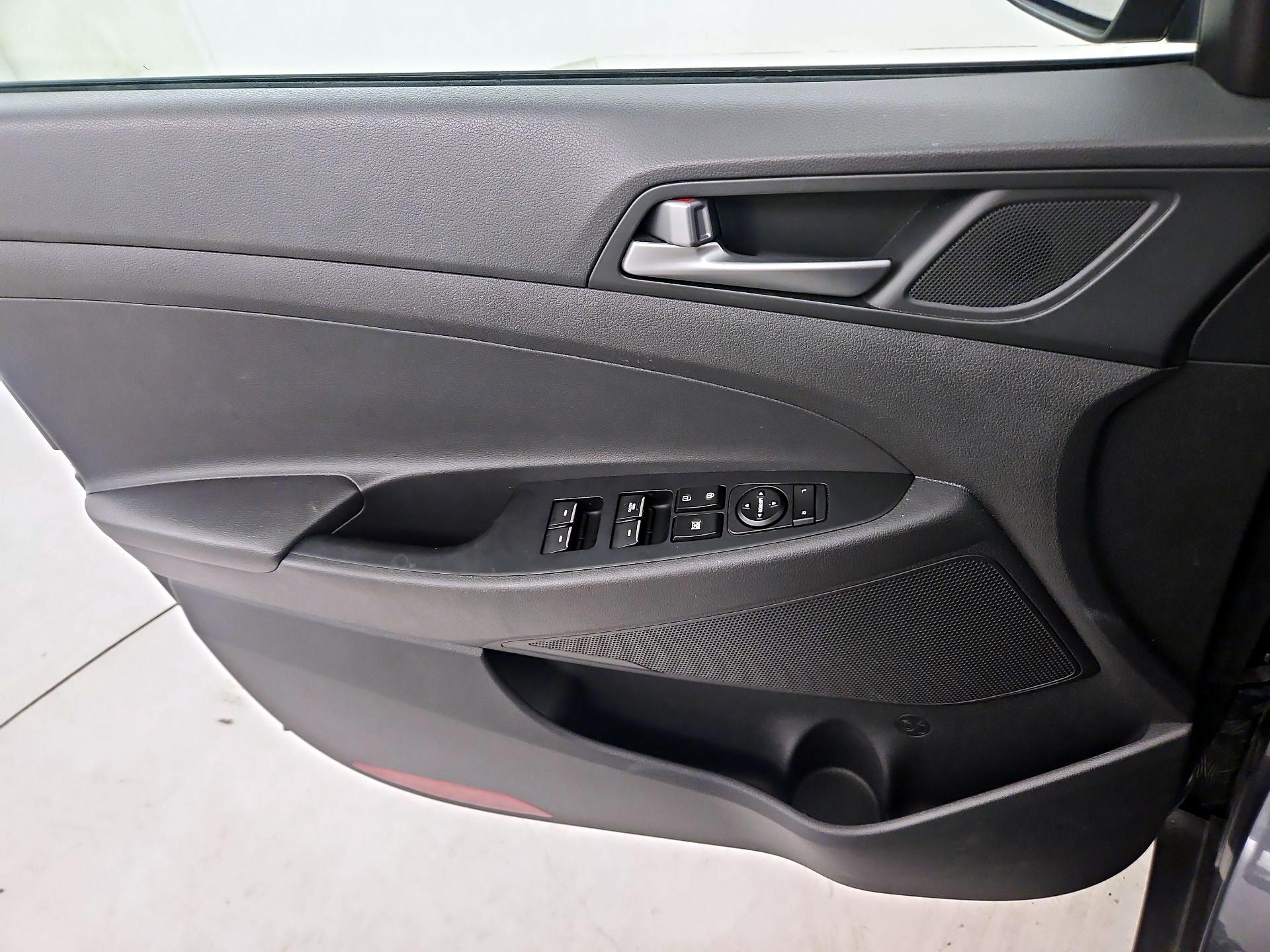 Thumbnail: 2016 Hyundai Tucson - 12