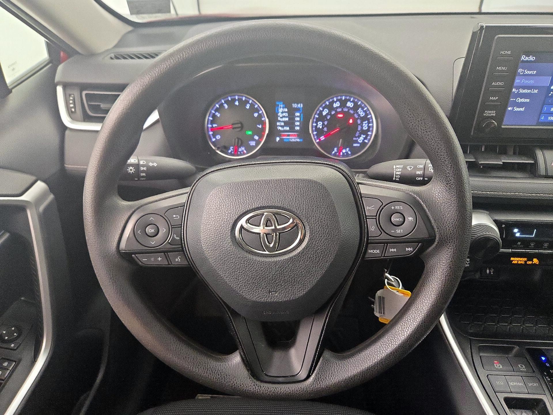 Thumbnail: 2019 Toyota RAV4 - 10