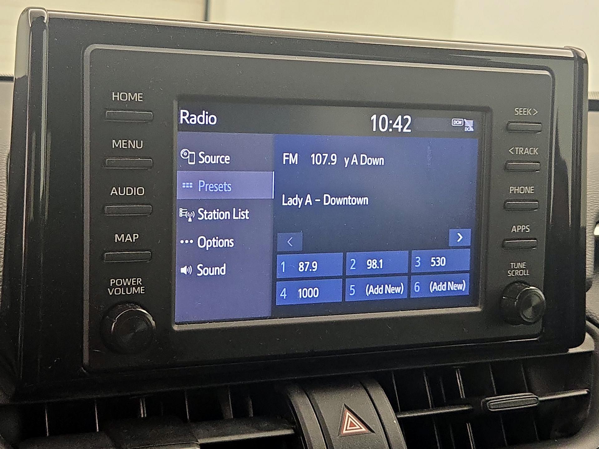 Thumbnail: 2019 Toyota RAV4 - 15