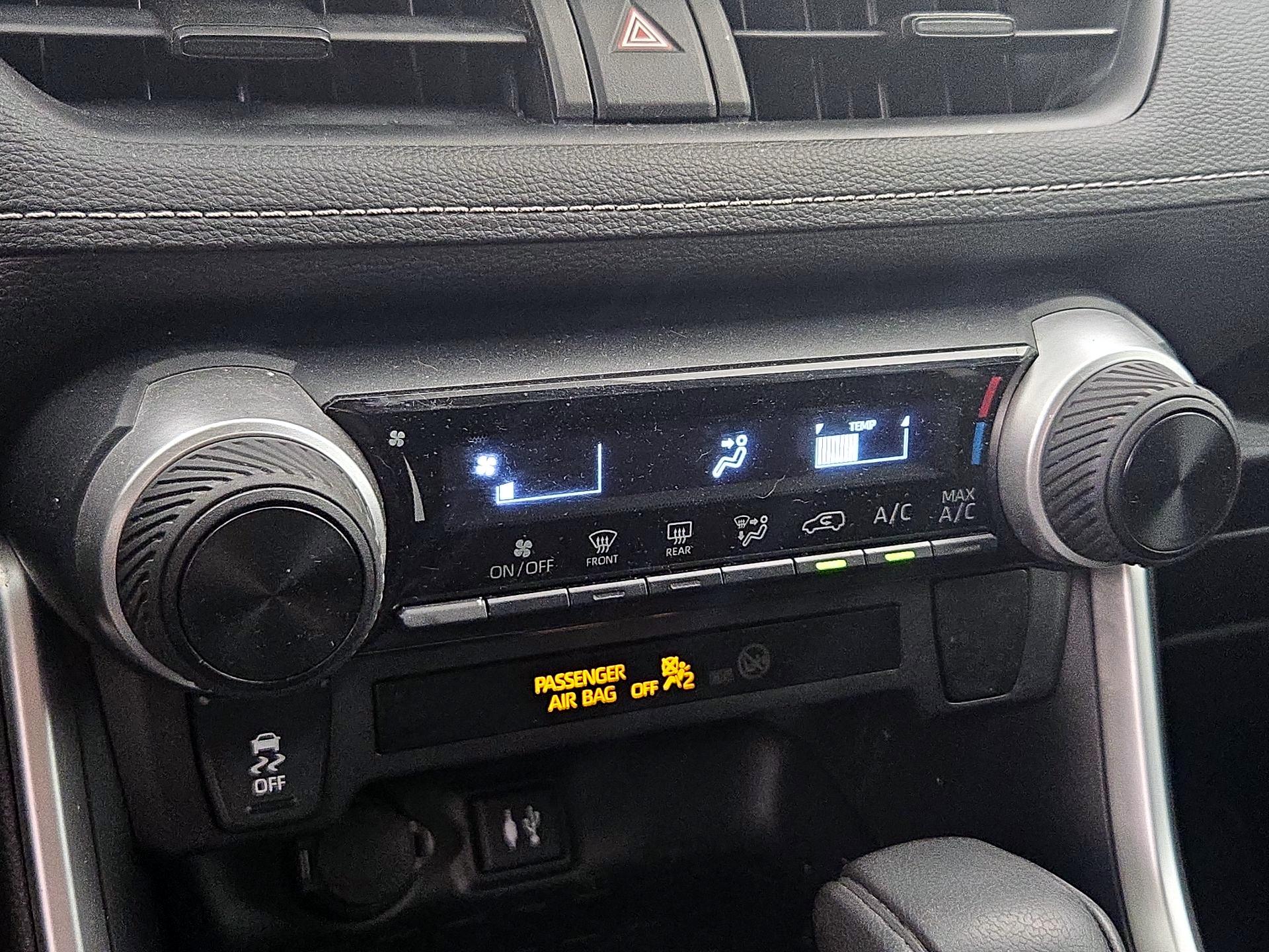 Thumbnail: 2019 Toyota RAV4 - 16