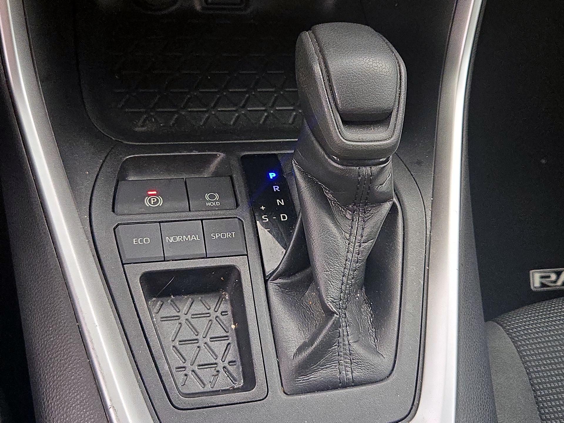Thumbnail: 2019 Toyota RAV4 - 17