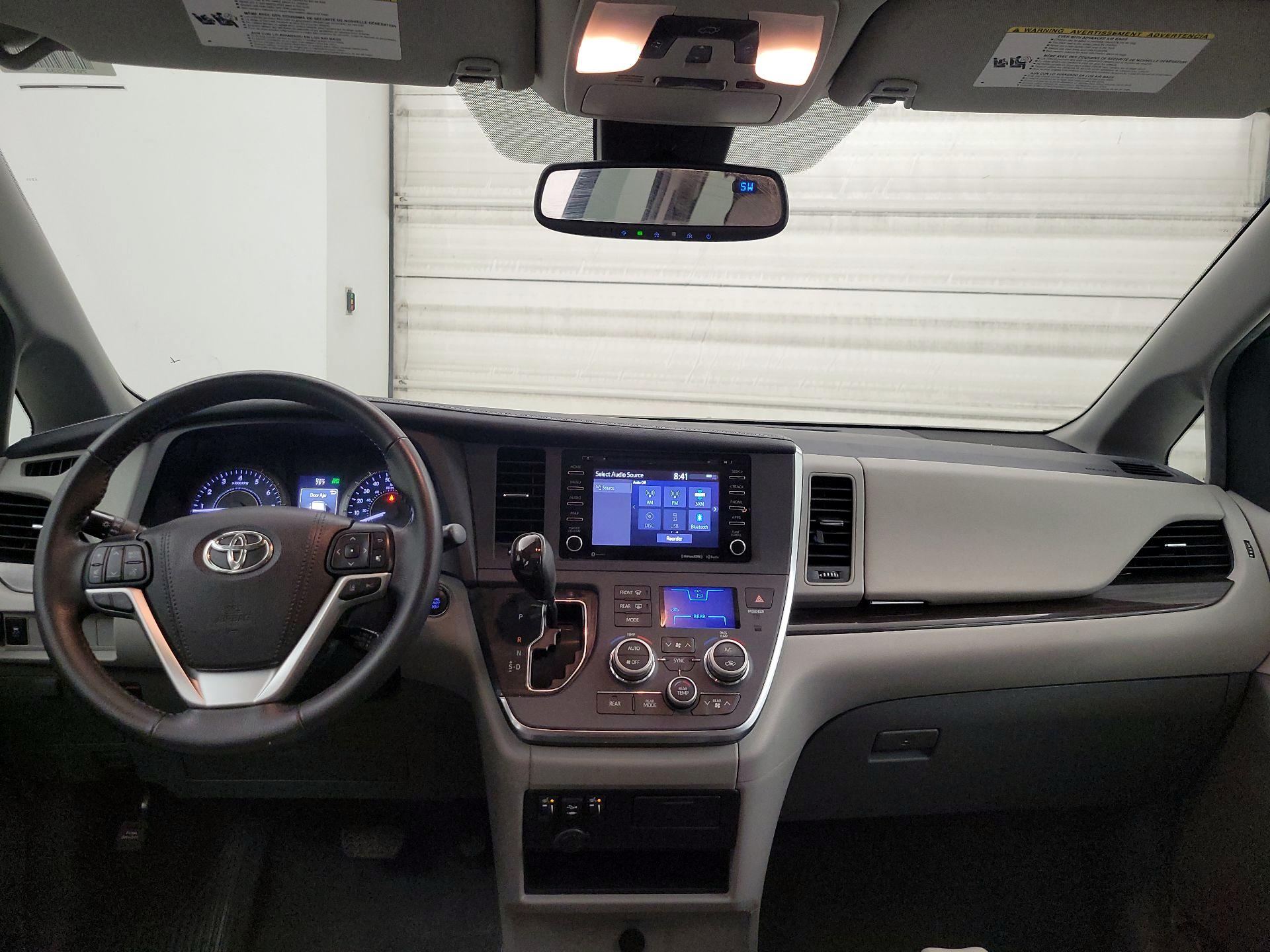 Thumbnail: 2019 Toyota Sienna - 9