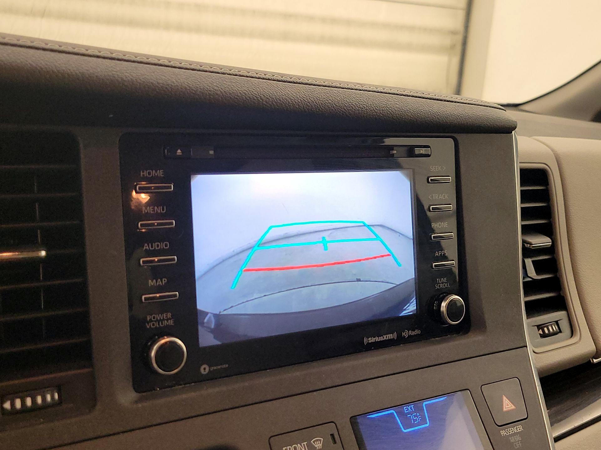 Thumbnail: 2019 Toyota Sienna - 14