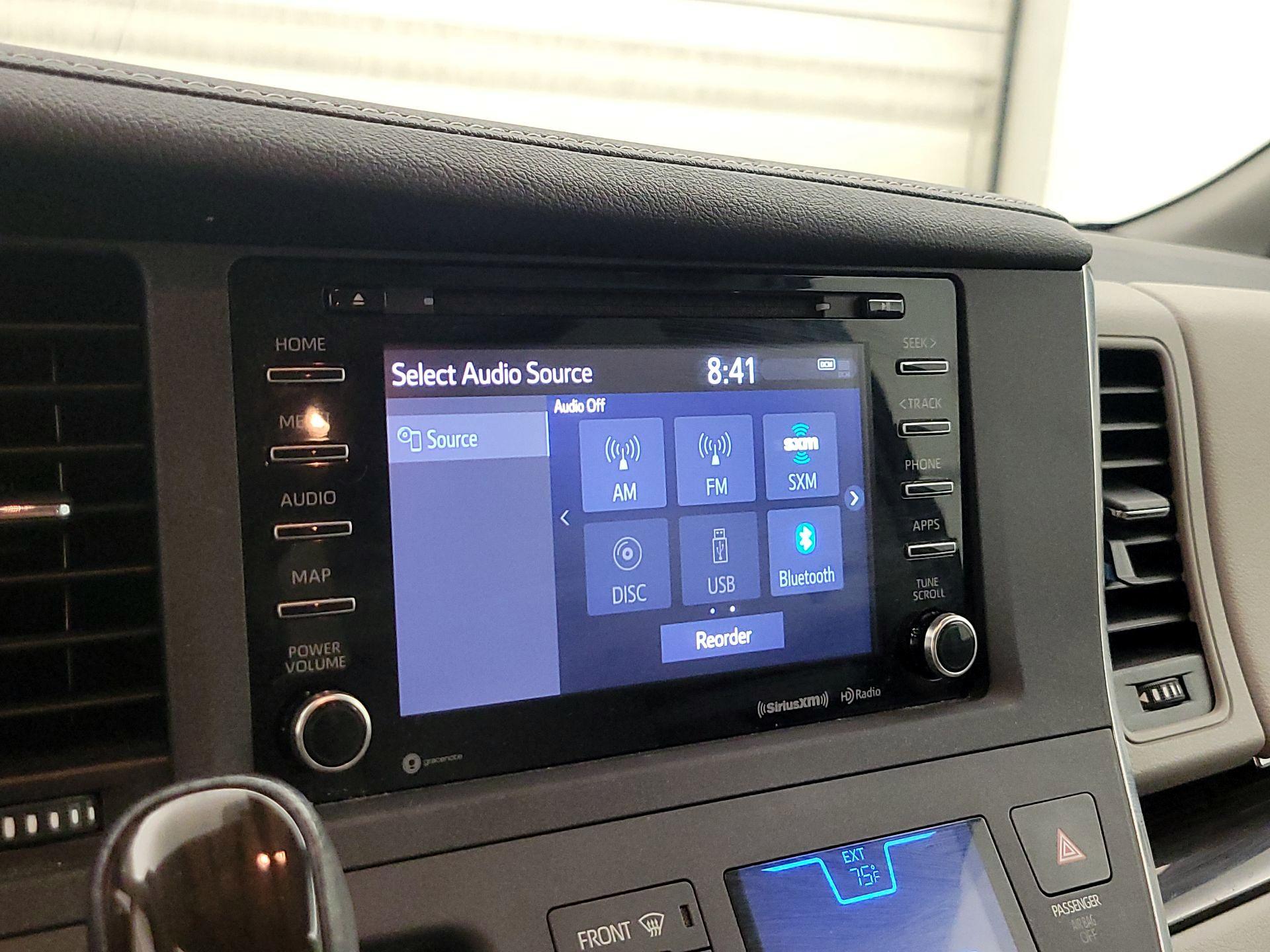 Thumbnail: 2019 Toyota Sienna - 15