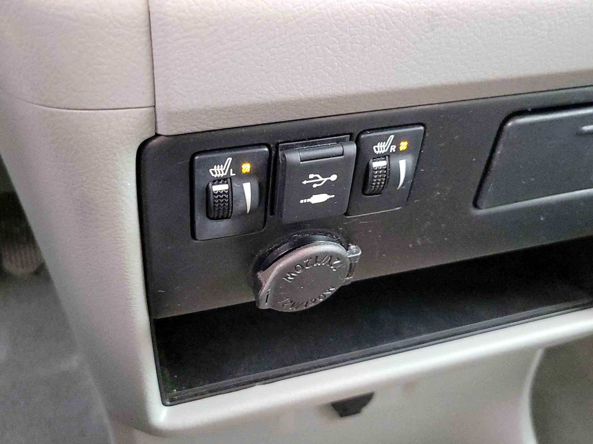 Thumbnail: 2019 Toyota Sienna - 18