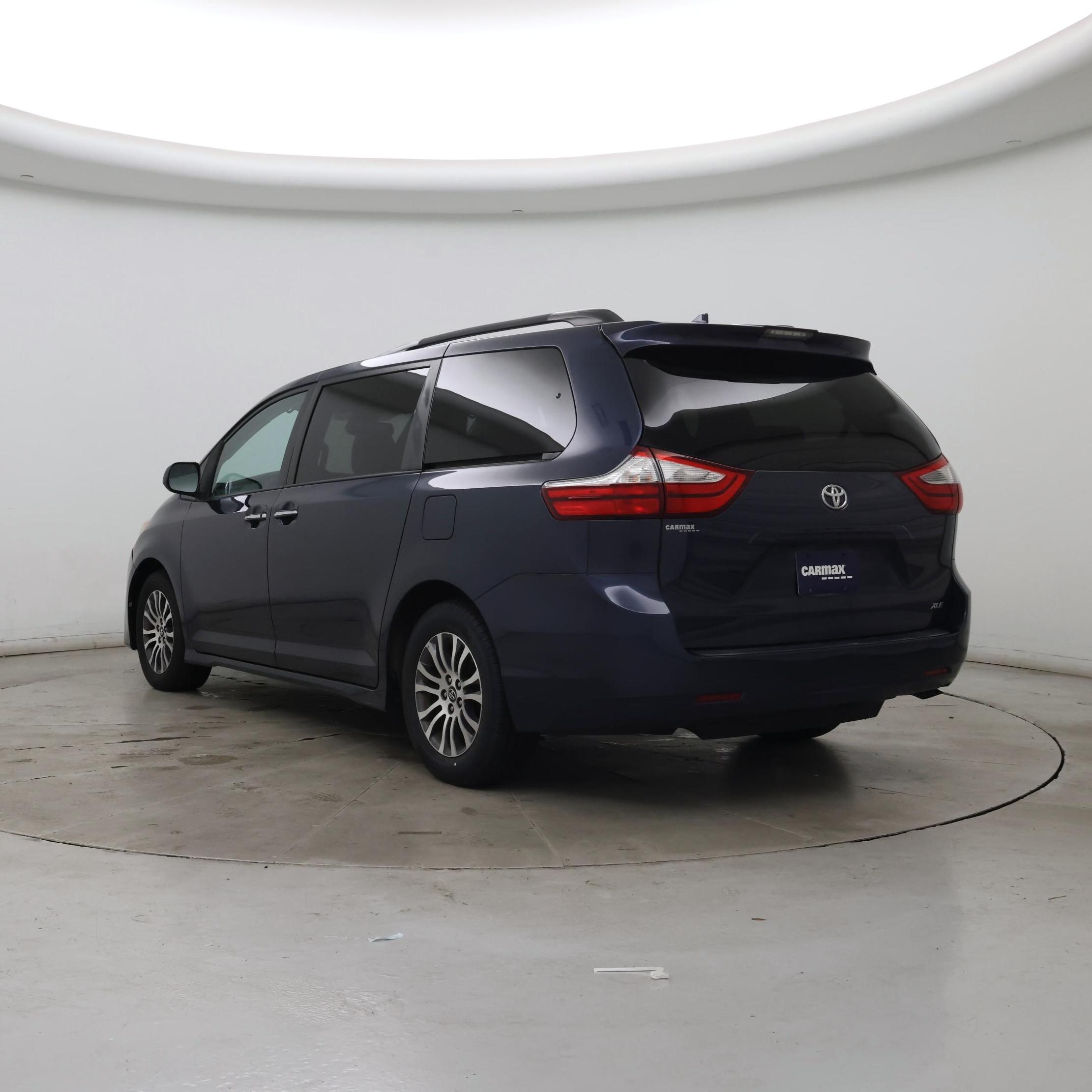 Thumbnail: 2019 Toyota Sienna - 2