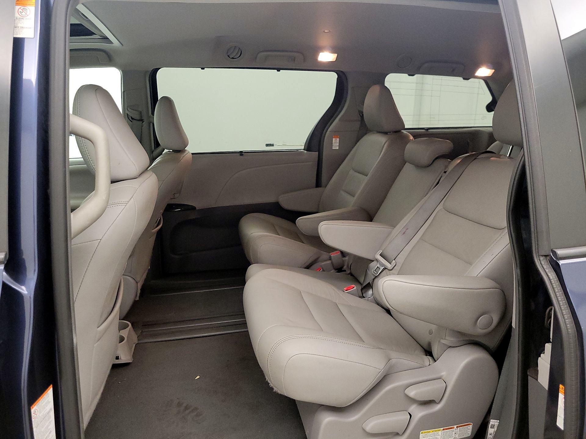 Thumbnail: 2019 Toyota Sienna - 20