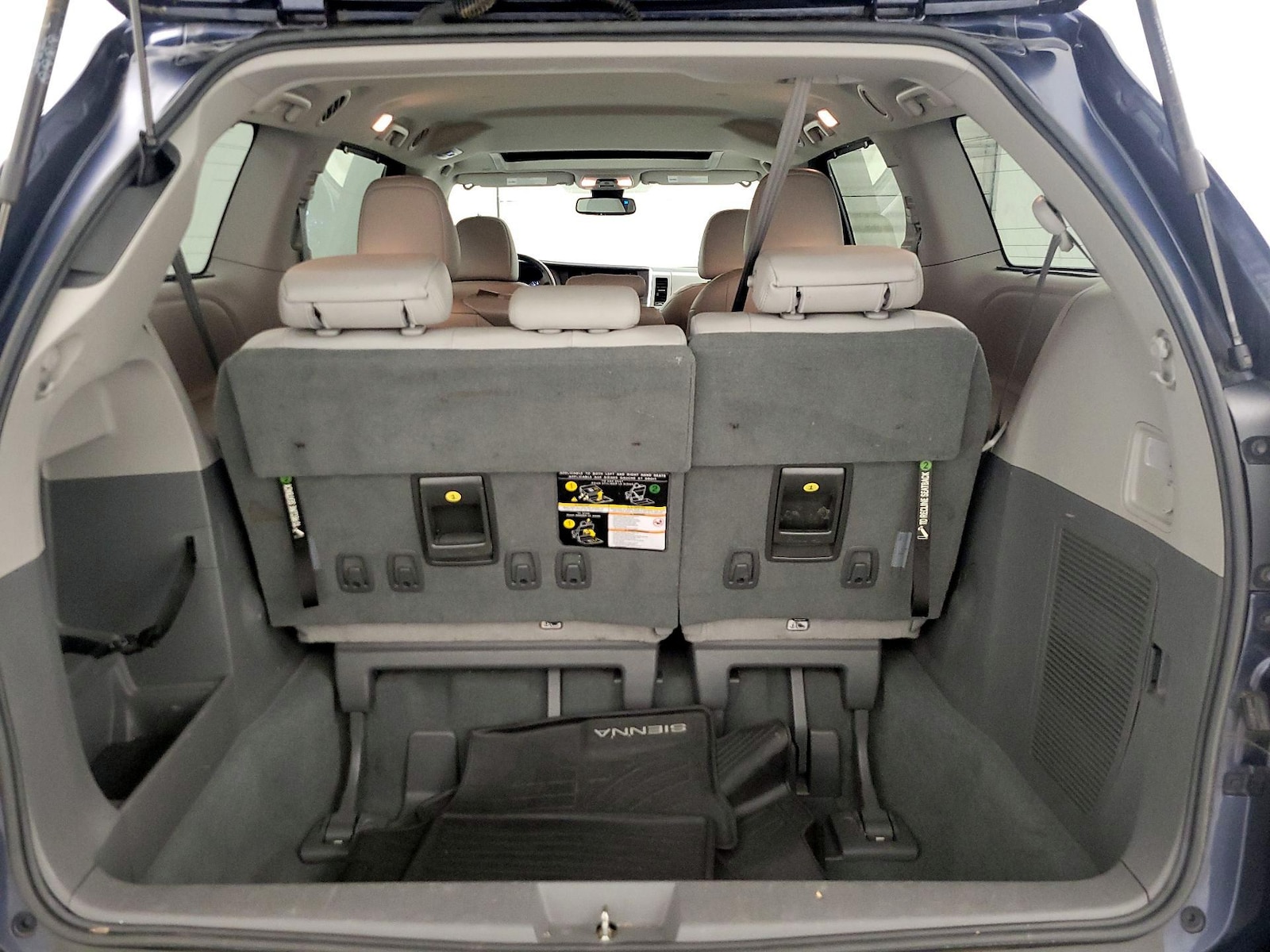 2019 Toyota Sienna XLE - Photo 23