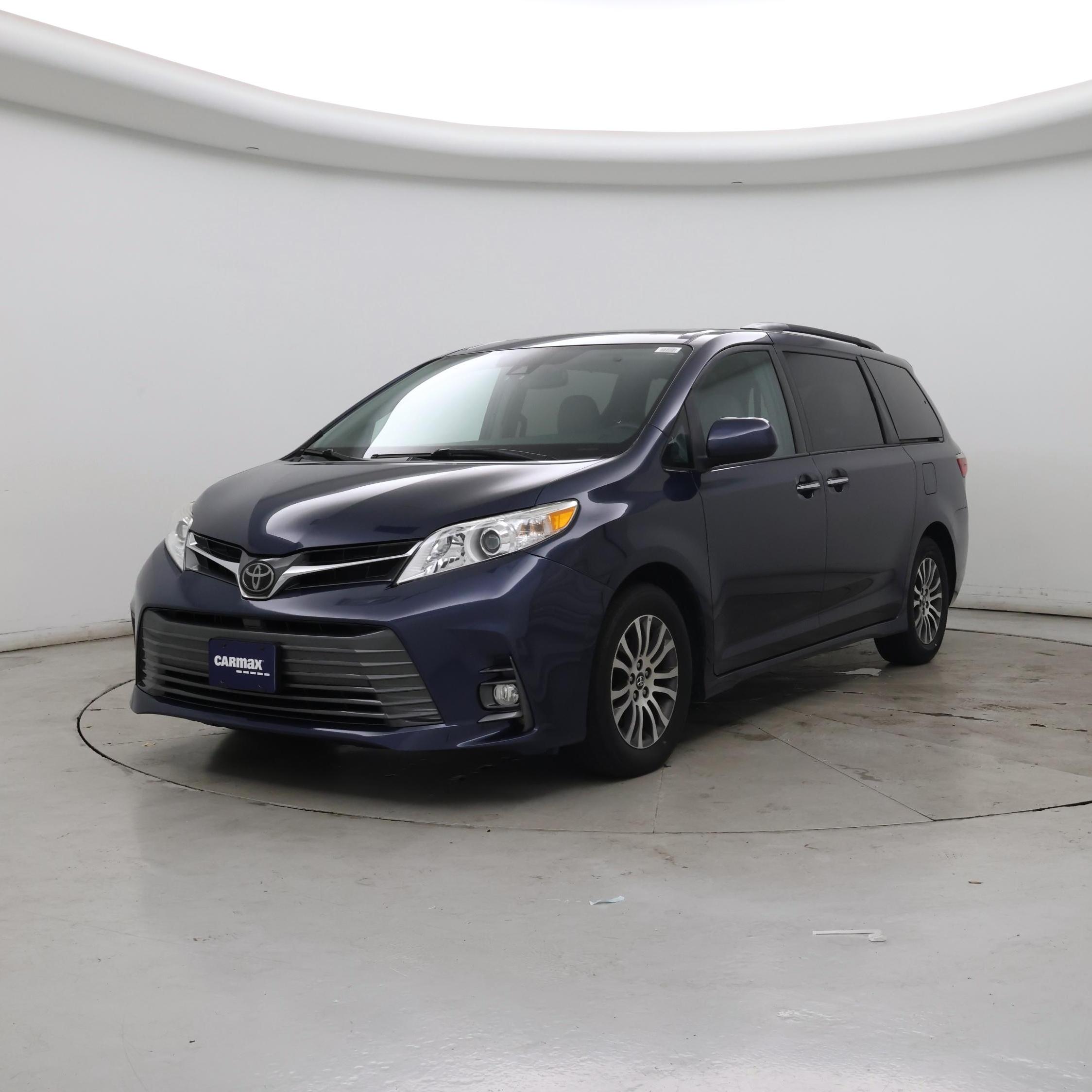 Thumbnail: 2019 Toyota Sienna - 4