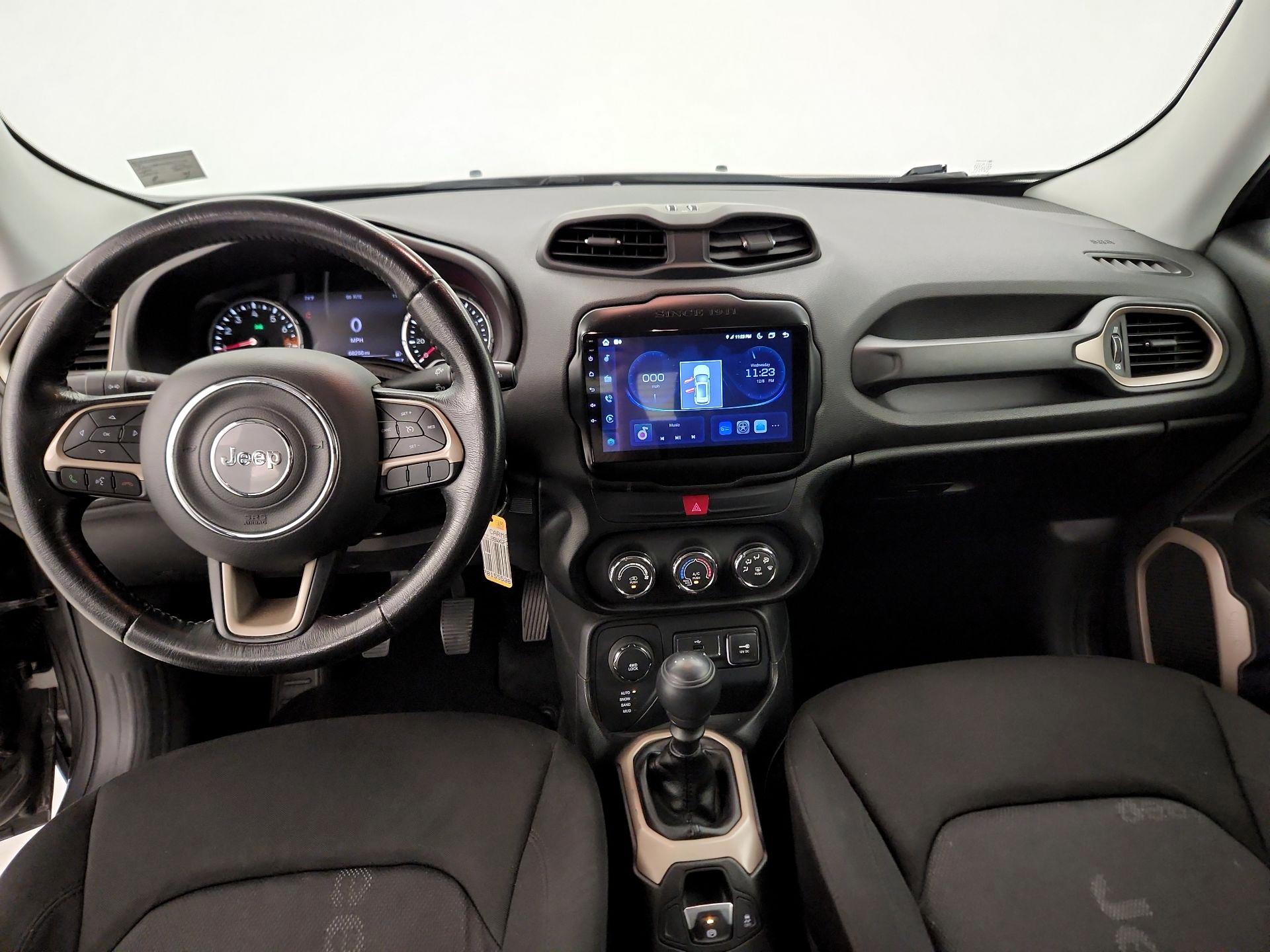 Thumbnail: 2016 Jeep Renegade - 9