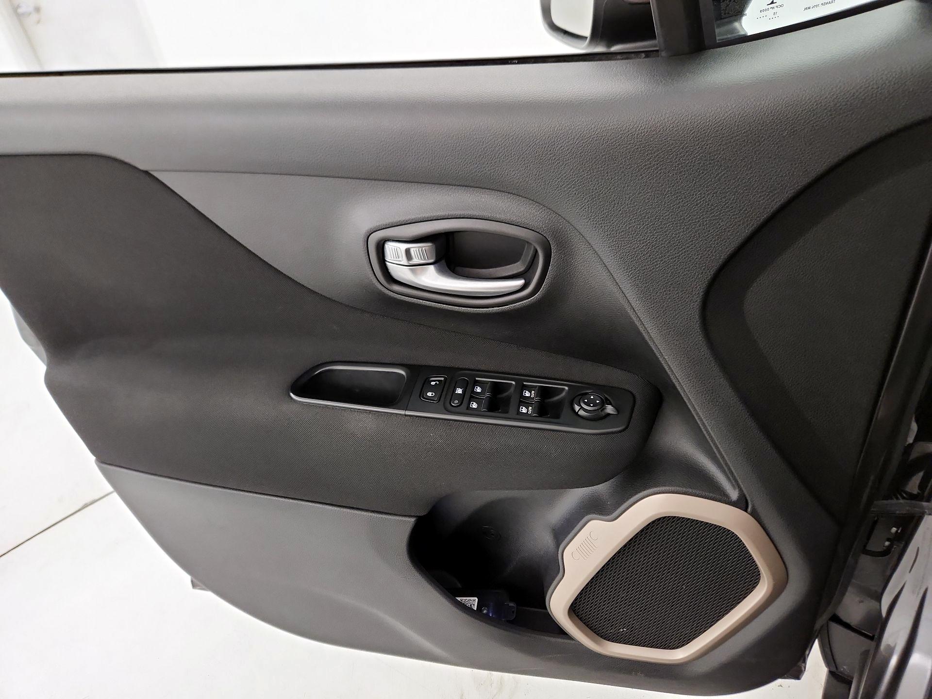 Thumbnail: 2016 Jeep Renegade - 12