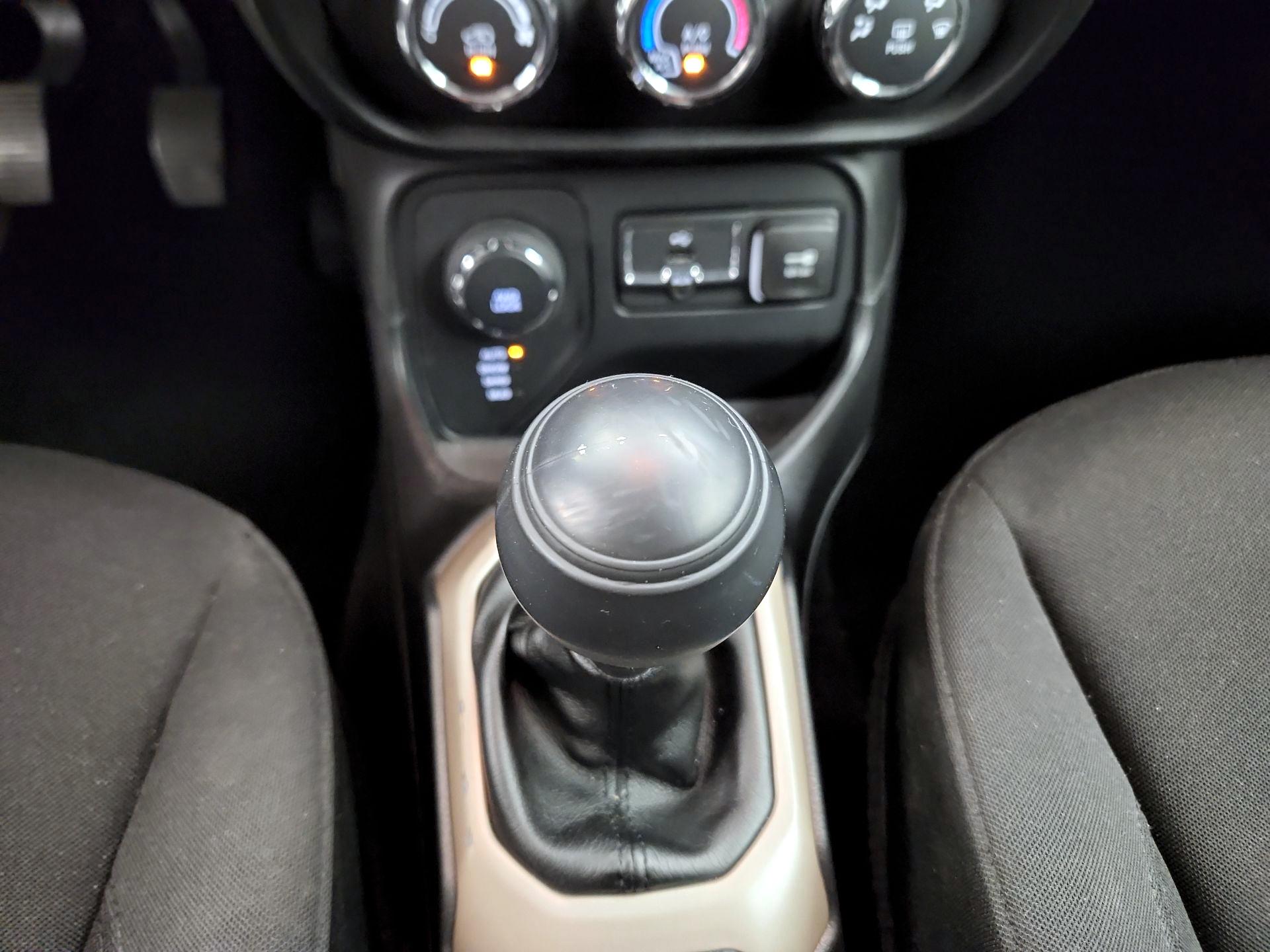 Thumbnail: 2016 Jeep Renegade - 18