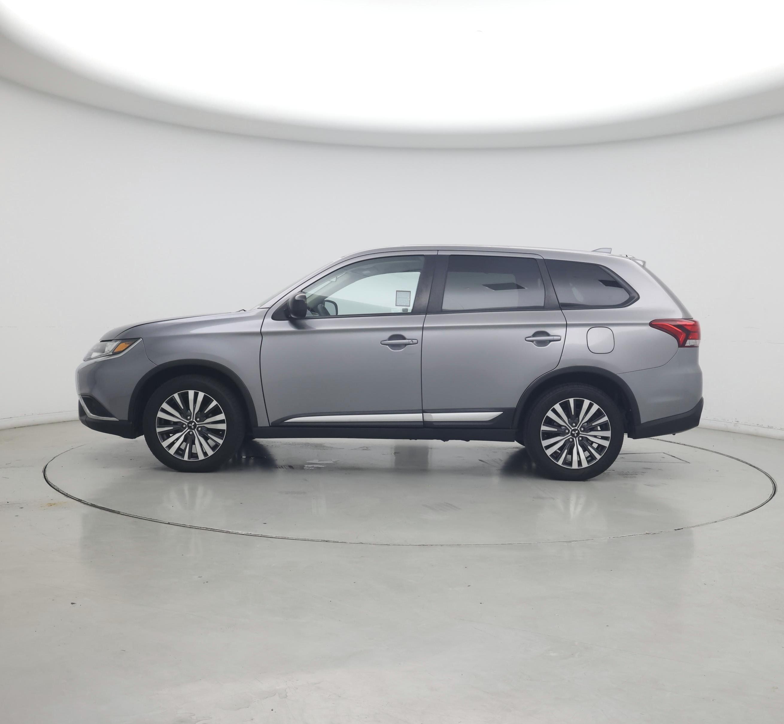 Thumbnail: 2020 Mitsubishi Outlander - 3