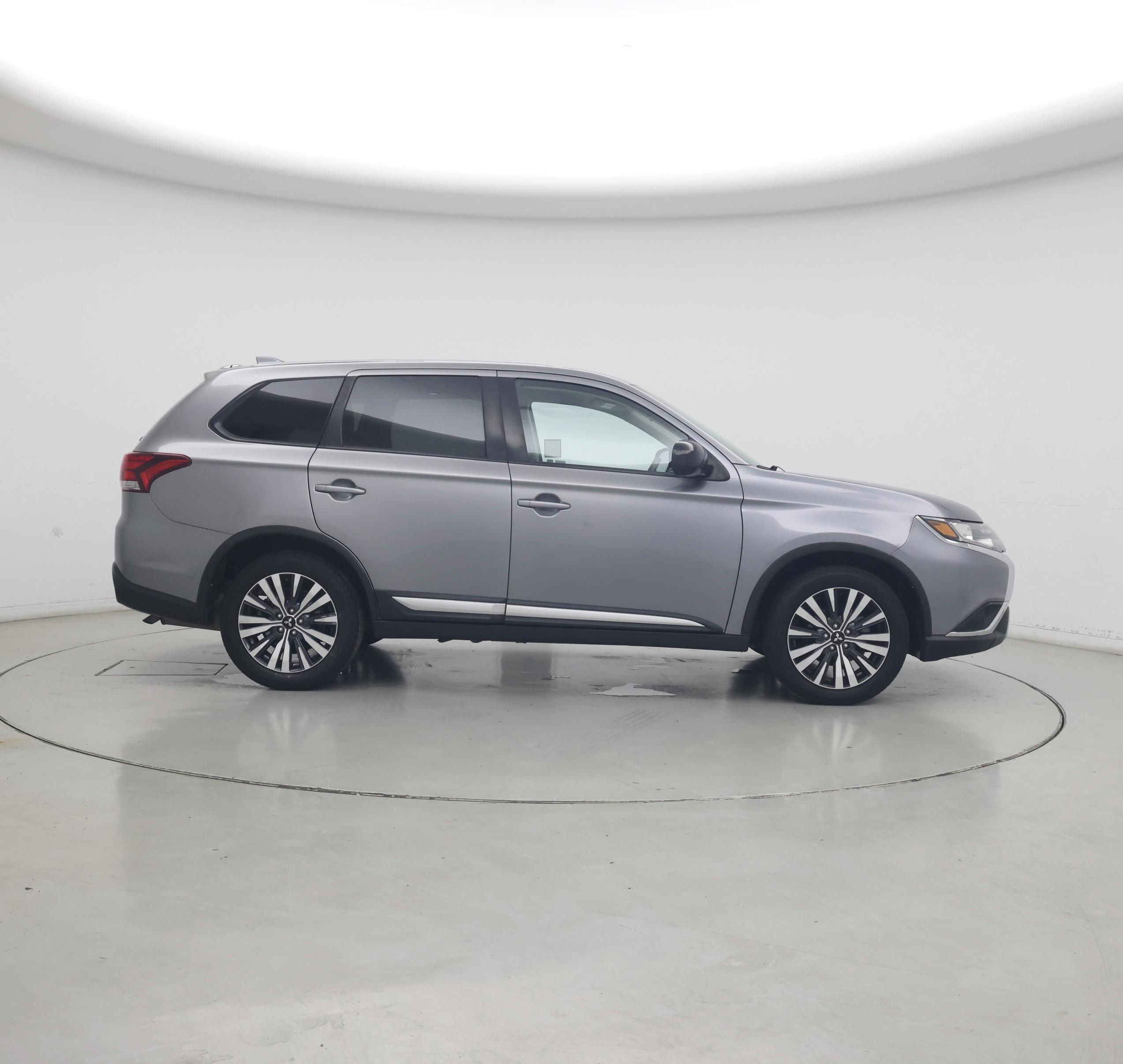Thumbnail: 2020 Mitsubishi Outlander - 7