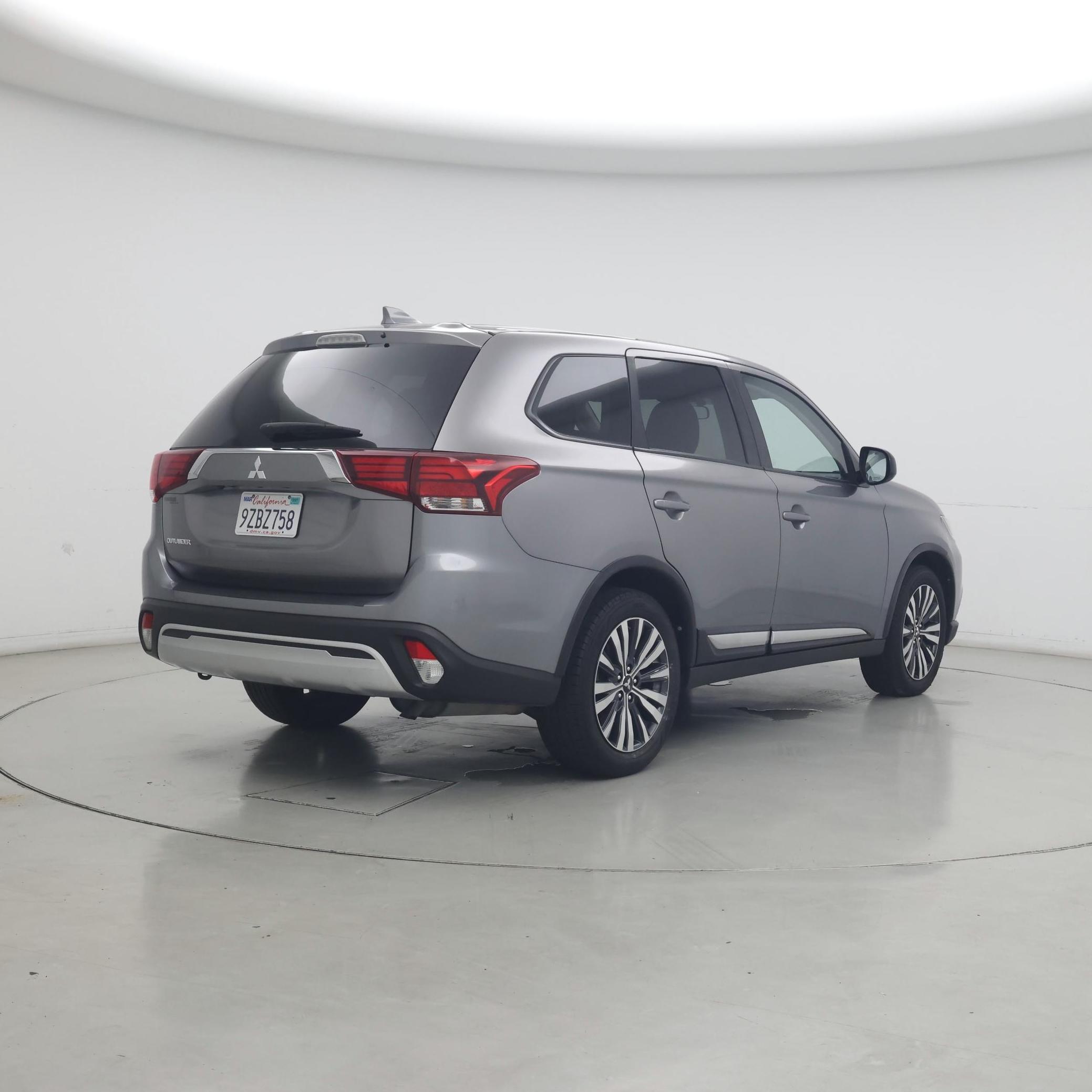Thumbnail: 2020 Mitsubishi Outlander - 8