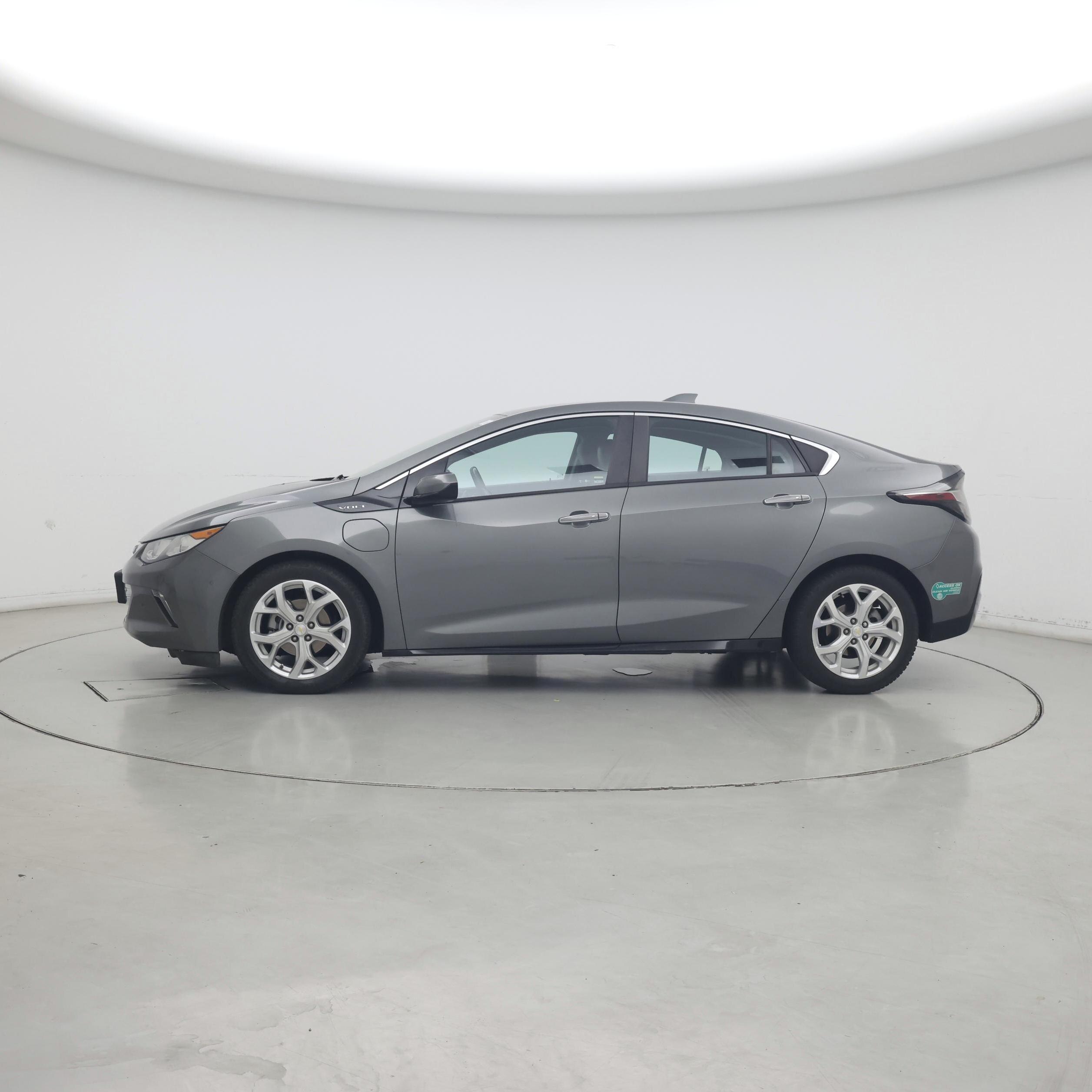 Thumbnail: 2017 Chevrolet Volt - 3