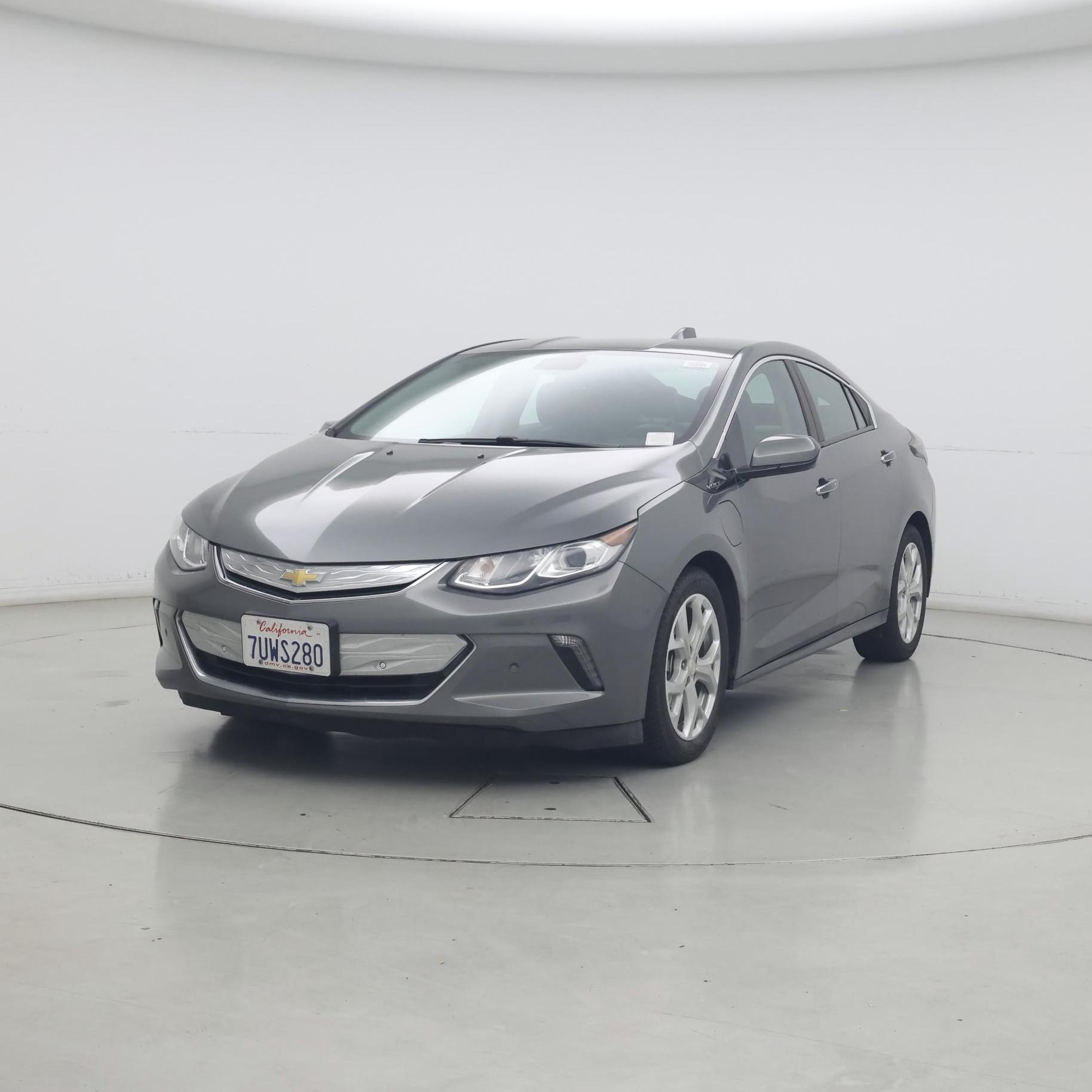 Thumbnail: 2017 Chevrolet Volt - 4