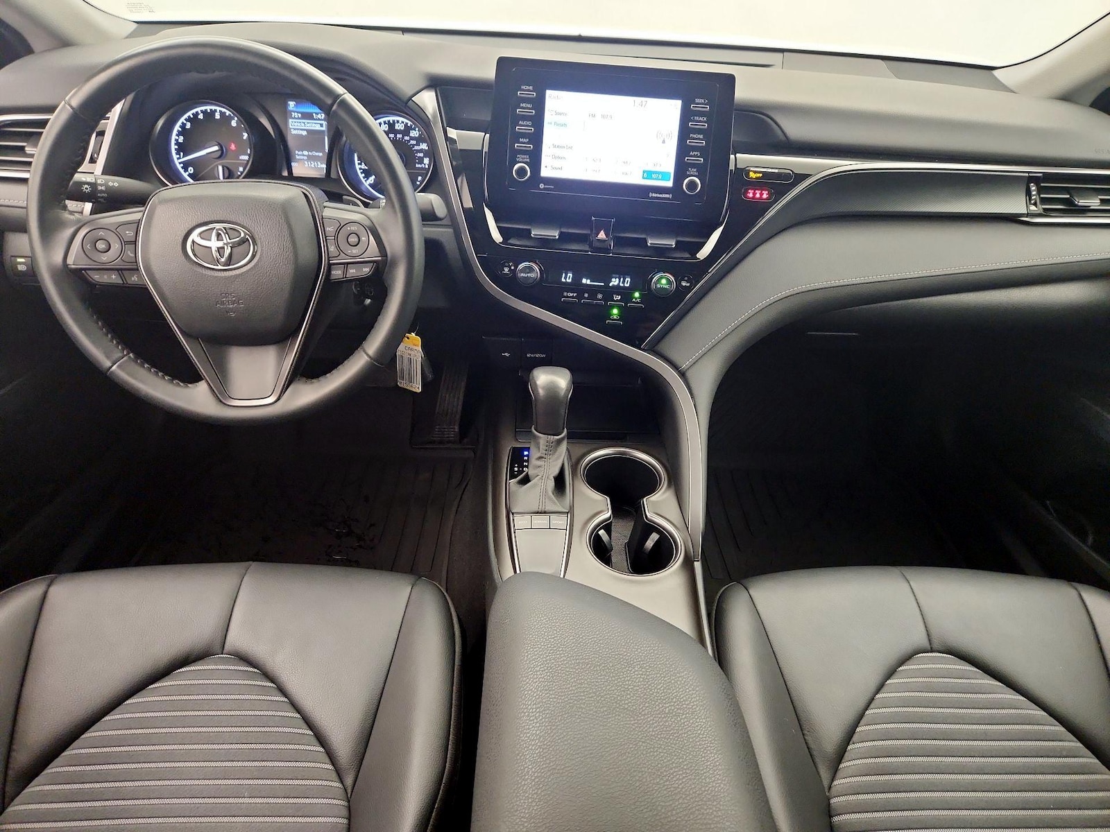 2023 Toyota Camry SE - Photo 10