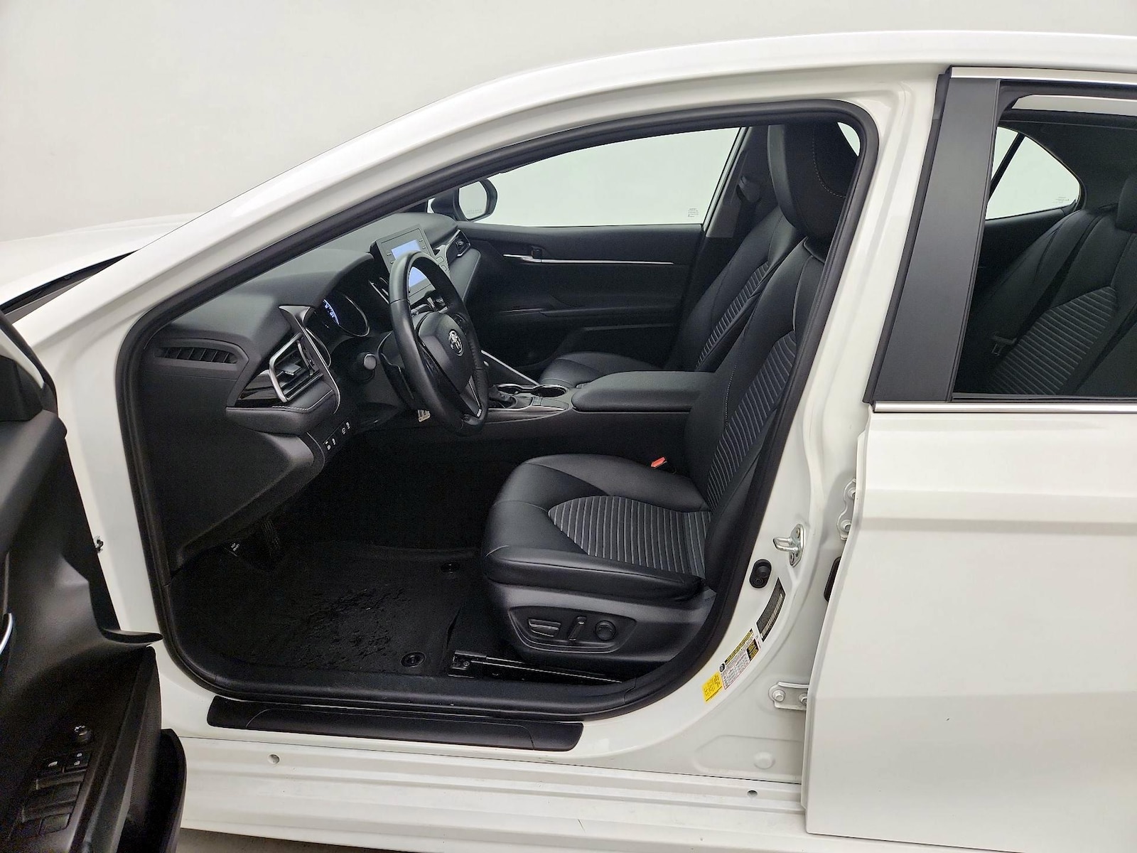2023 Toyota Camry SE - Photo 12