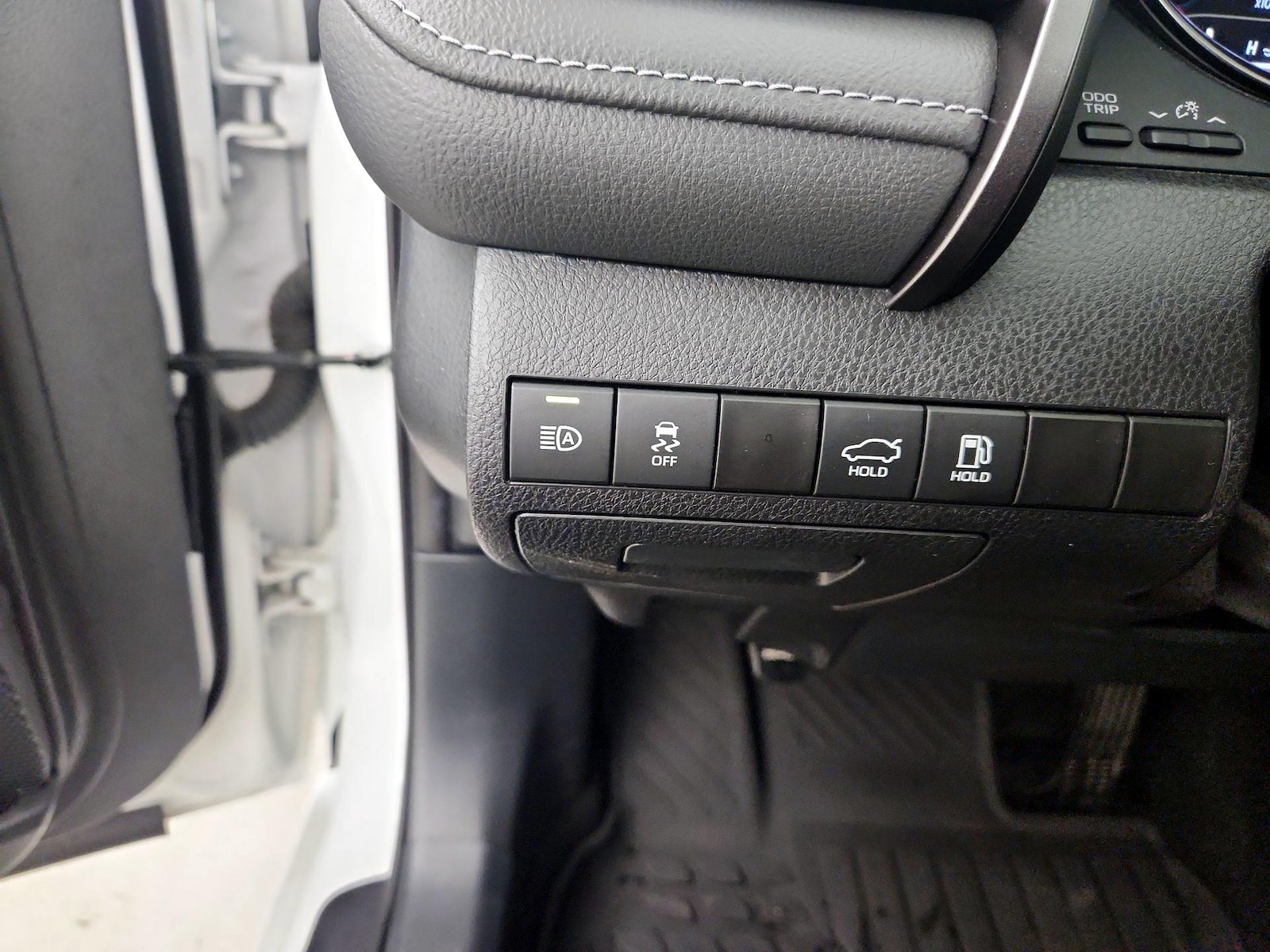 2023 Toyota Camry SE - Photo 14
