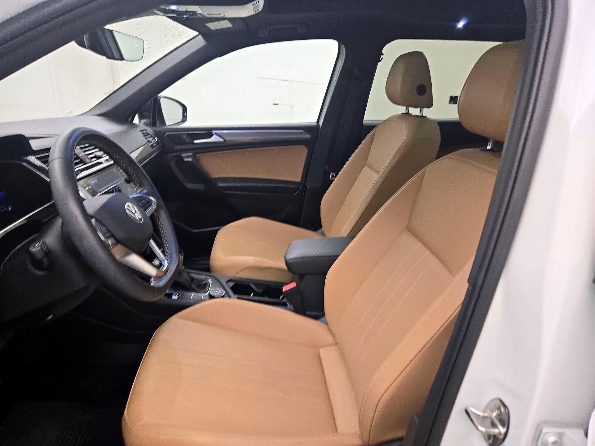 Thumbnail: 2023 Volkswagen Tiguan - 11
