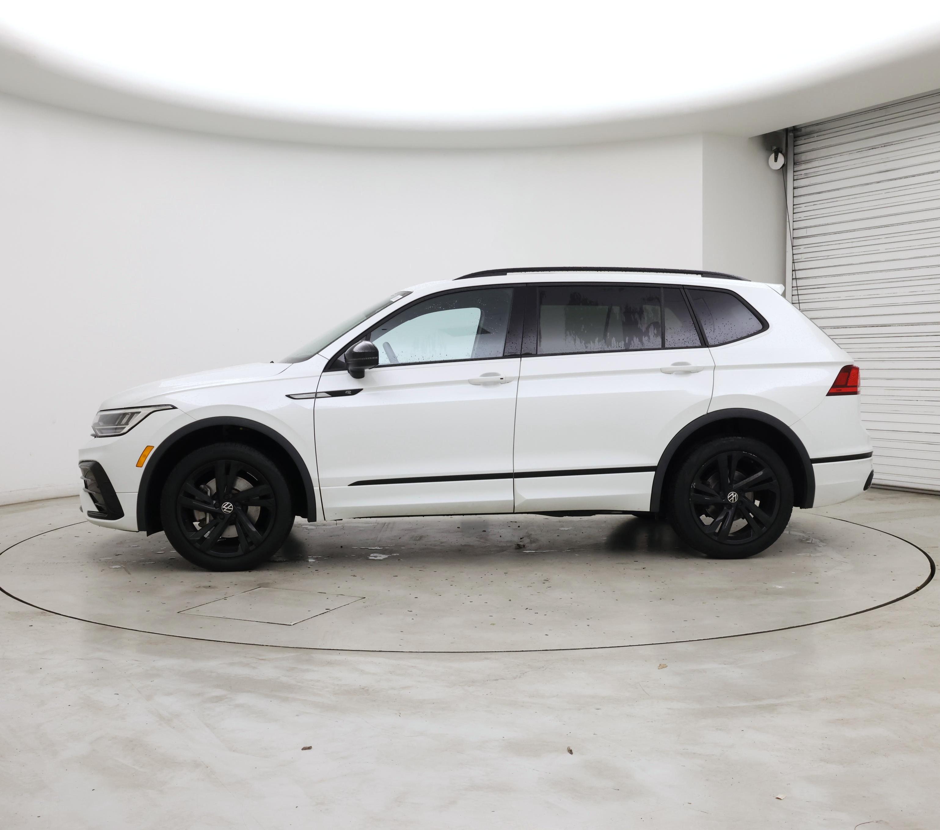 Thumbnail: 2023 Volkswagen Tiguan - 3