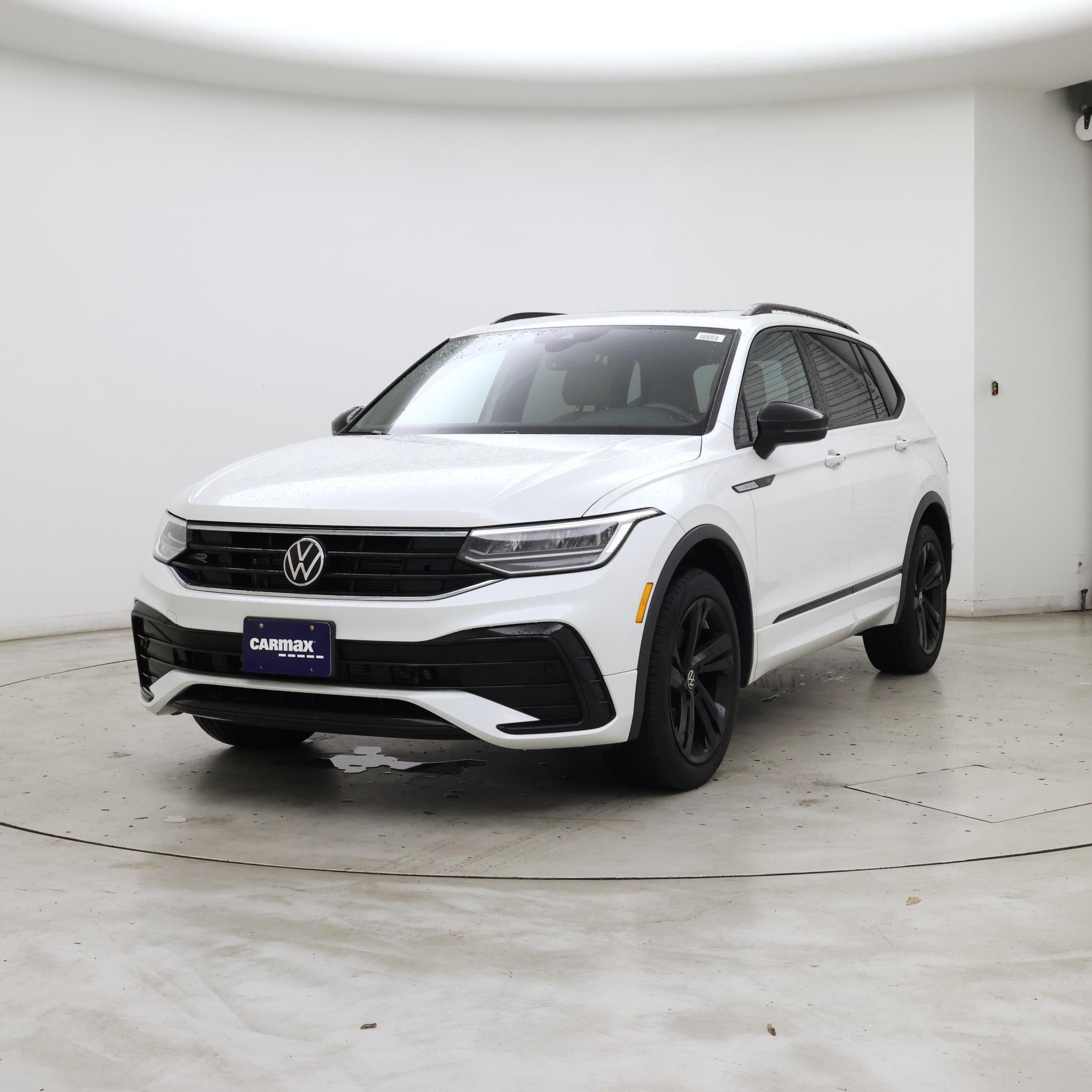Thumbnail: 2023 Volkswagen Tiguan - 4