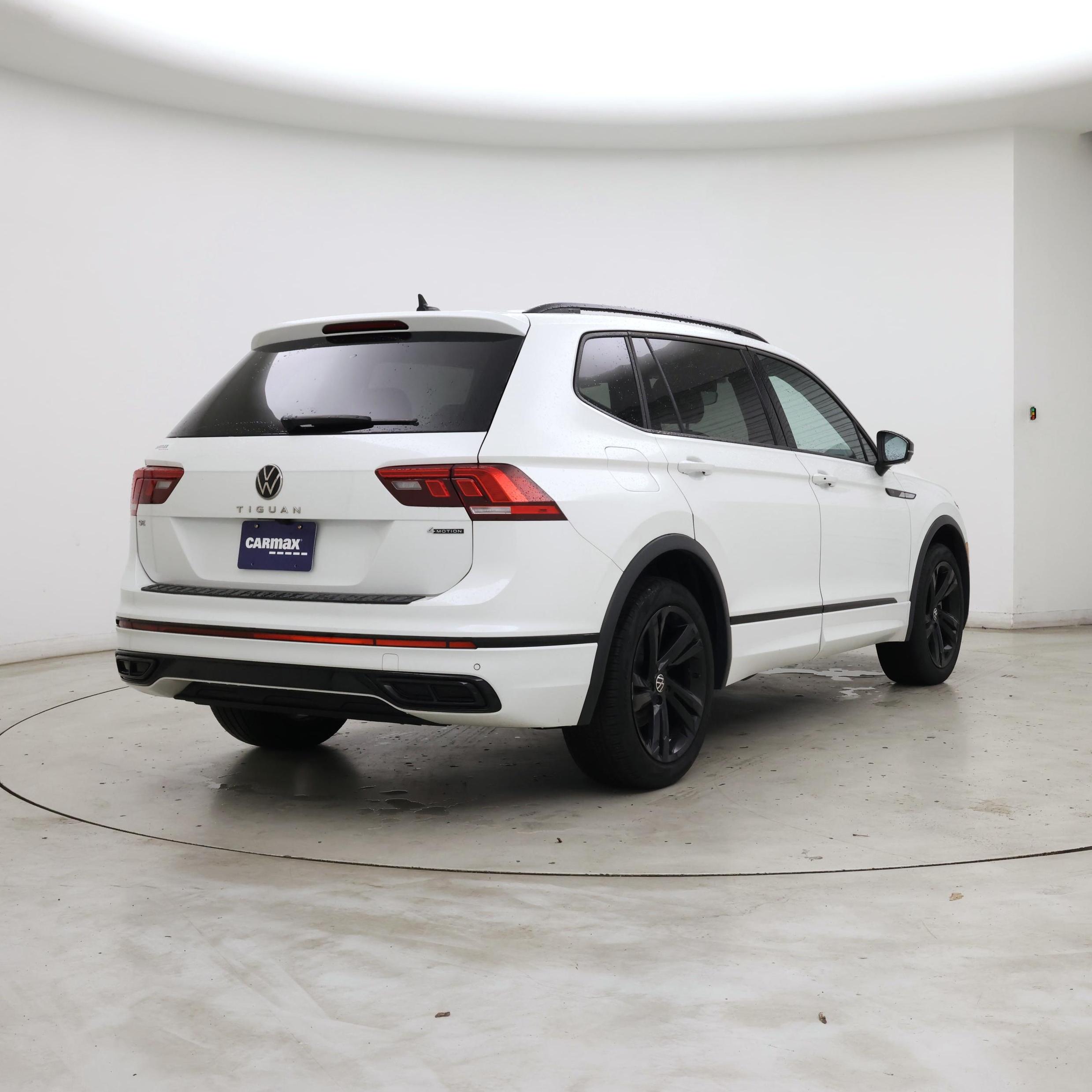 Thumbnail: 2023 Volkswagen Tiguan - 8