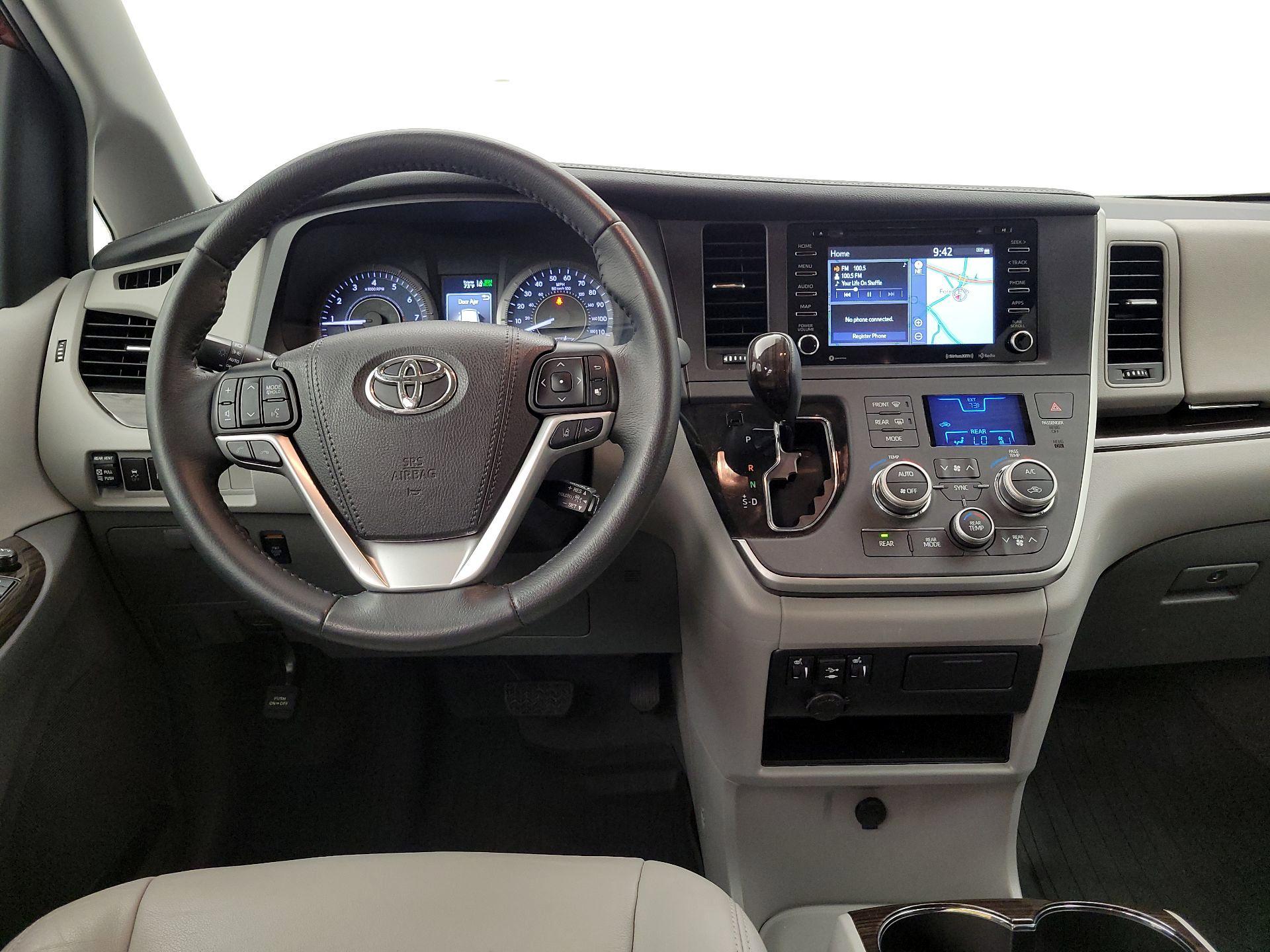 Thumbnail: 2020 Toyota Sienna - 9