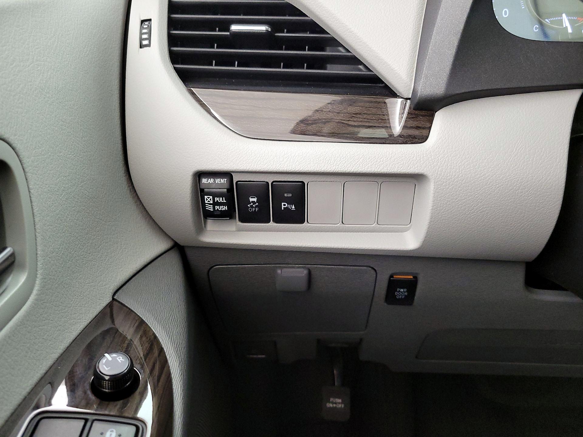 Thumbnail: 2020 Toyota Sienna - 13