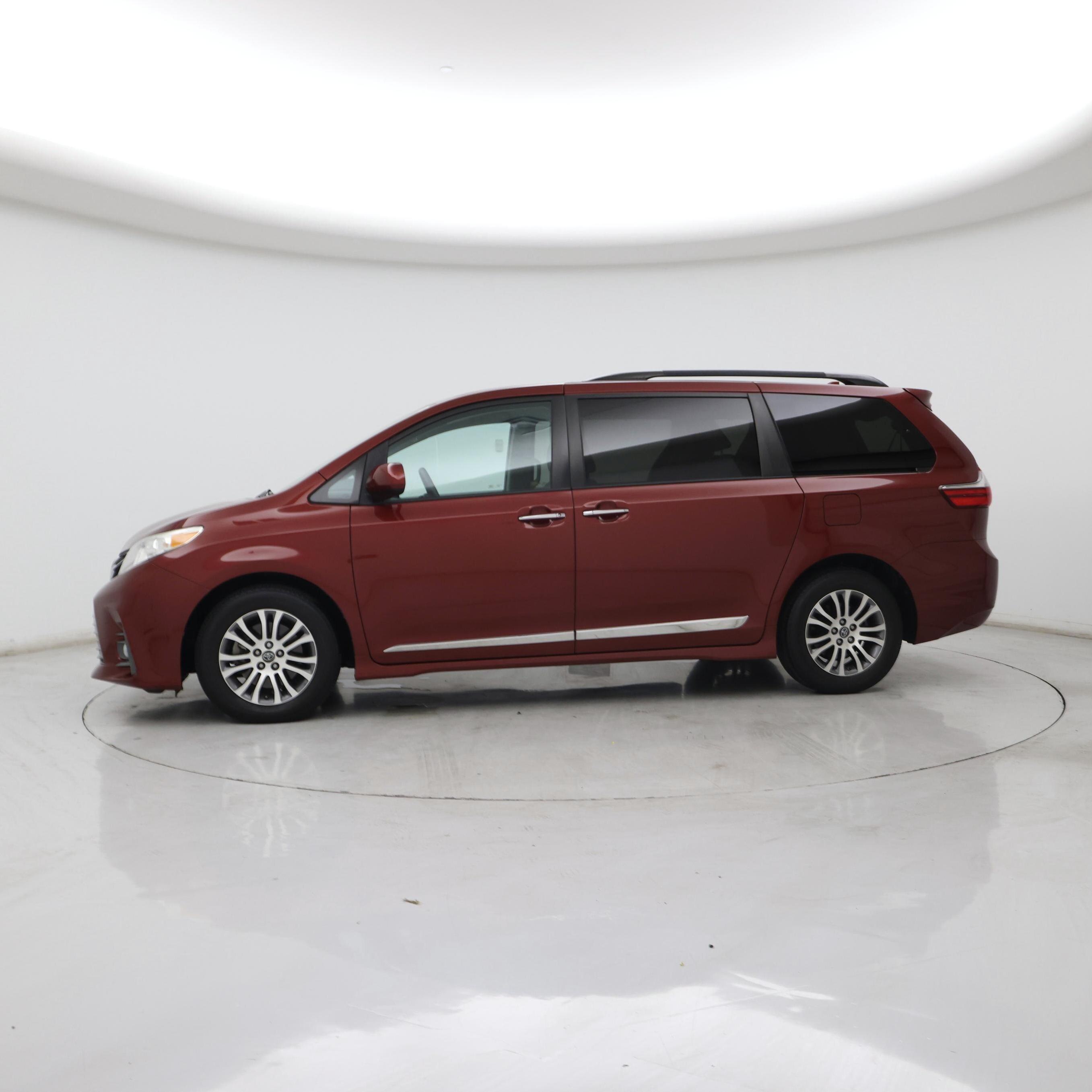 Thumbnail: 2020 Toyota Sienna - 3