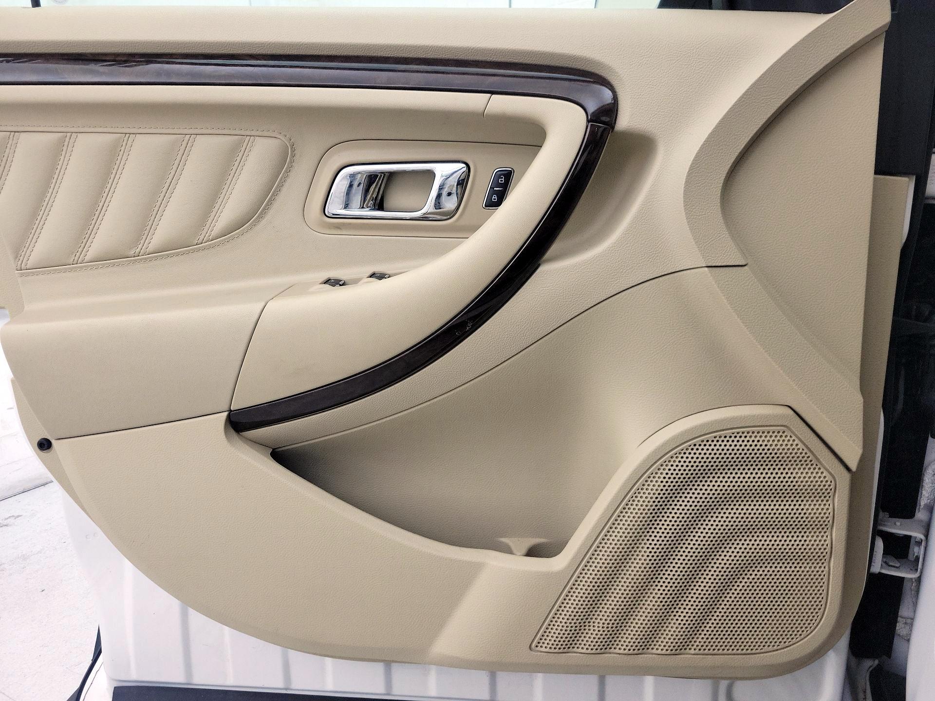 Thumbnail: 2015 Ford Taurus - 12