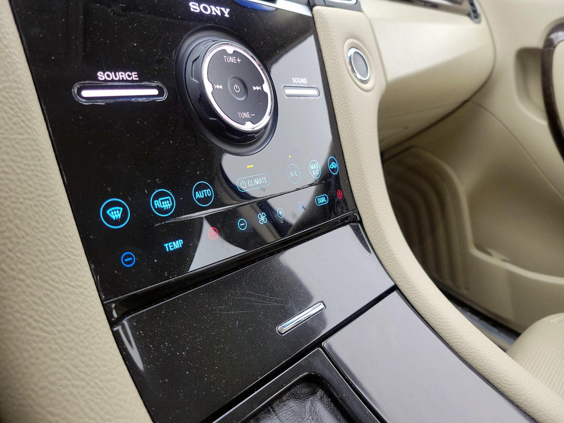 Thumbnail: 2015 Ford Taurus - 16
