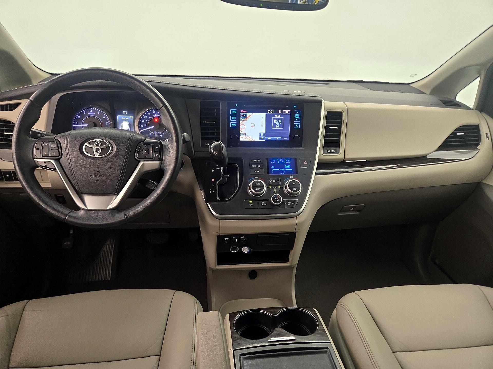 Thumbnail: 2015 Toyota Sienna - 9