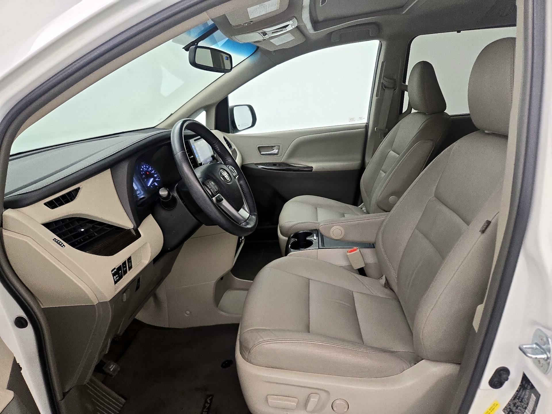 Thumbnail: 2015 Toyota Sienna - 11
