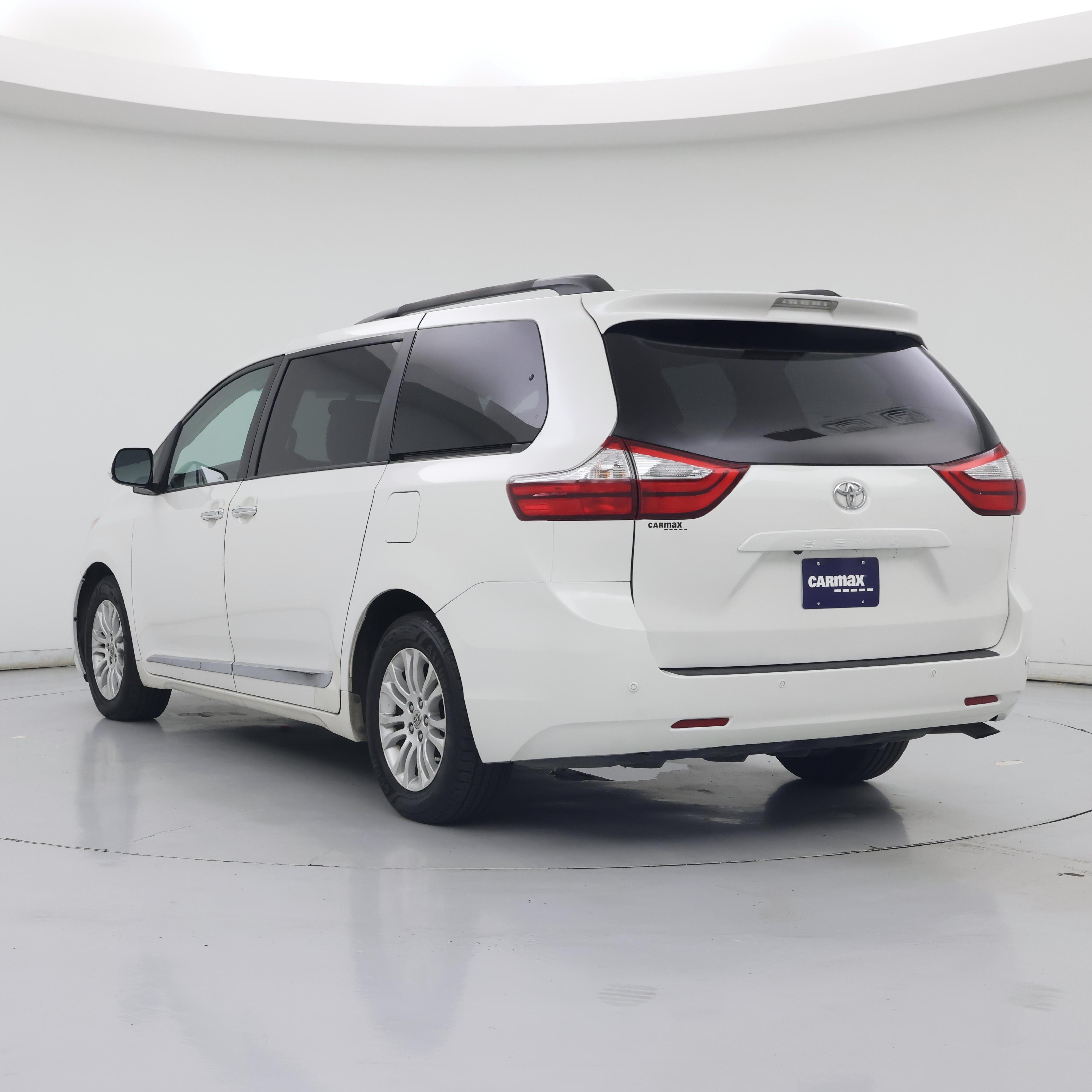 Thumbnail: 2015 Toyota Sienna - 2