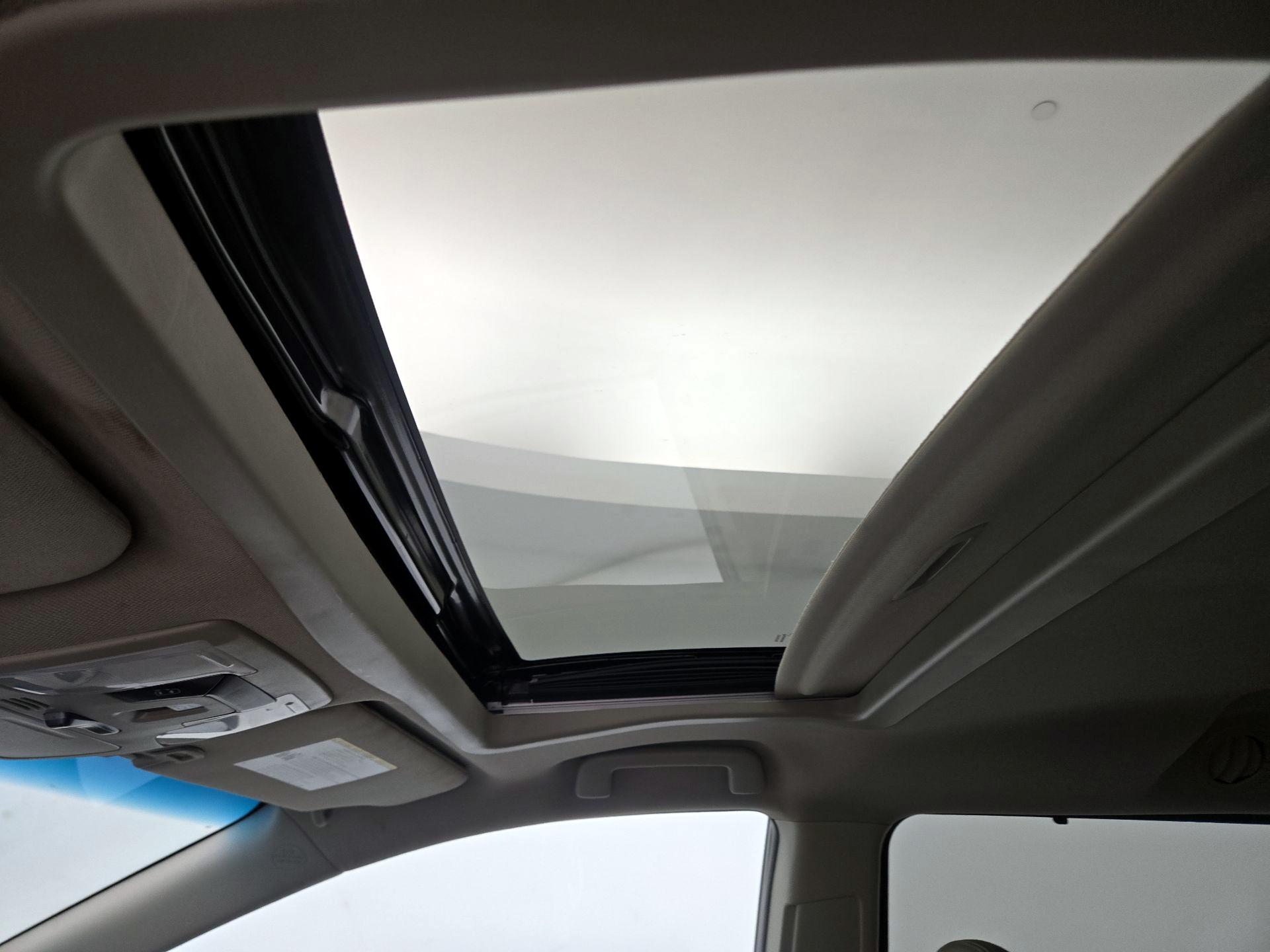 Thumbnail: 2015 Toyota Sienna - 19
