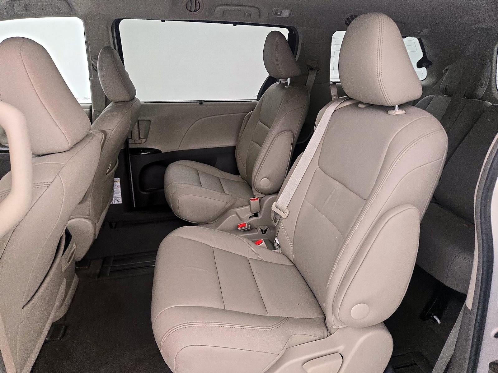 2015 Toyota Sienna XLE - Photo 21