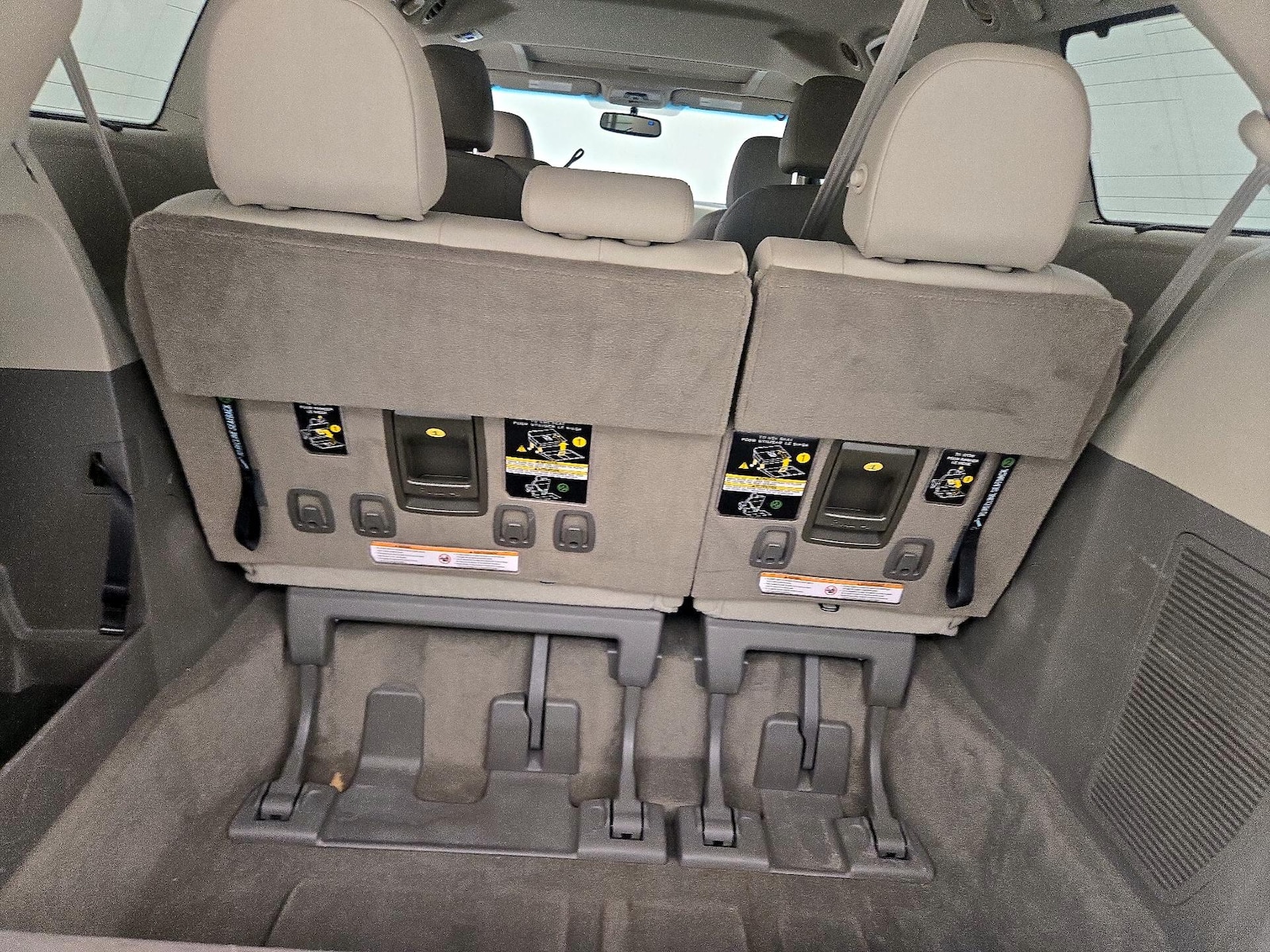 2015 Toyota Sienna XLE - Photo 23